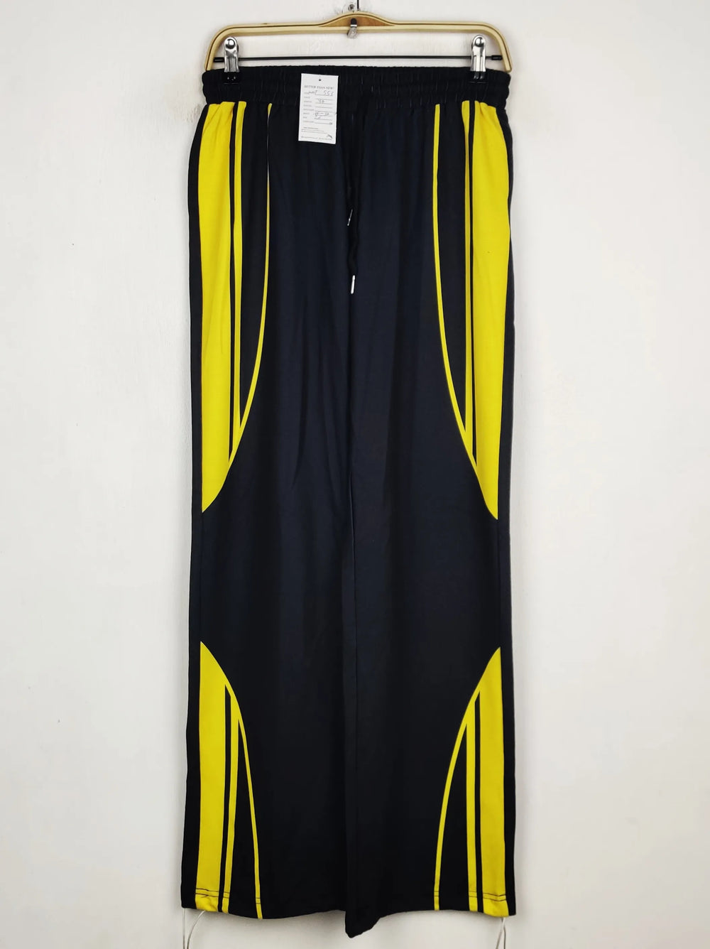 Buy online pre-used pre-loved 100% authentic & Original branded Unknown Brand (WMT-553) available in Pakistan. Top international brands avilable.