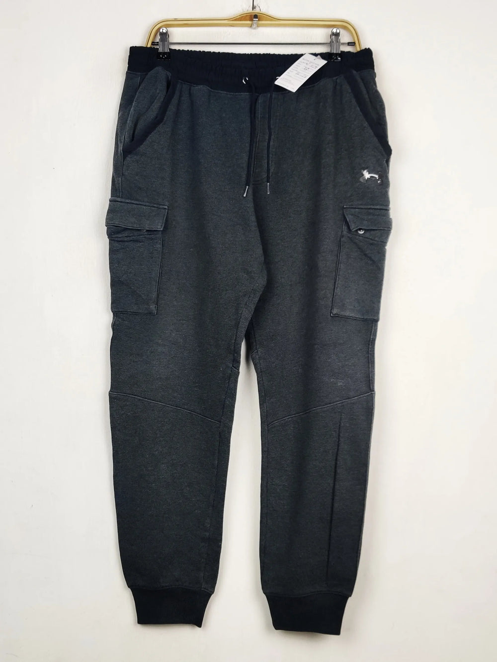 Buy online pre-used pre-loved 100% authentic & Original branded U.N.D.E.R A.R.M.O.U.R (WMT-574) available in Pakistan. Top international brands avilable.