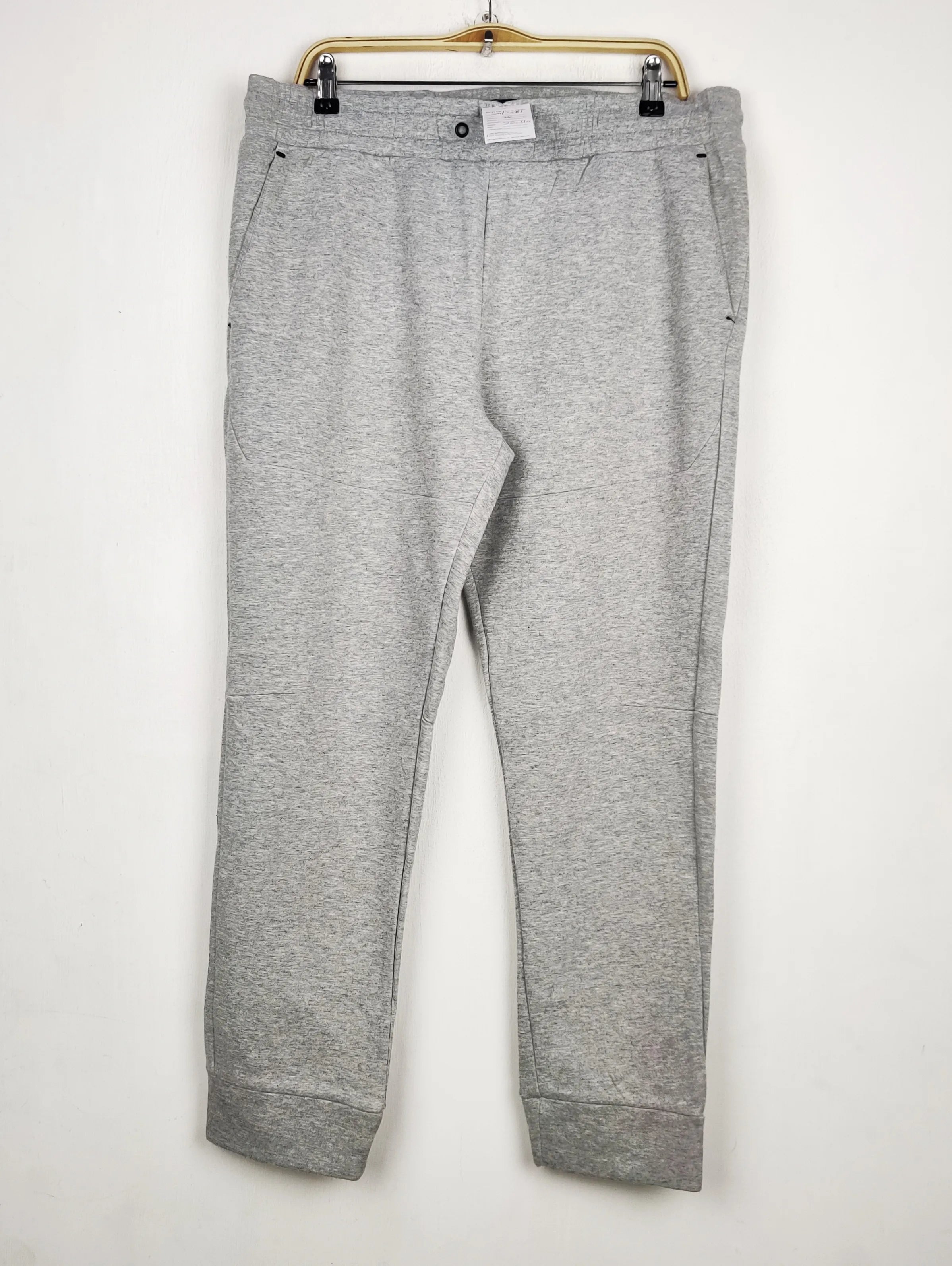Buy online pre-used pre-loved 100% authentic & Original branded Workout (WMT-581) available in Pakistan. Top international brands avilable.