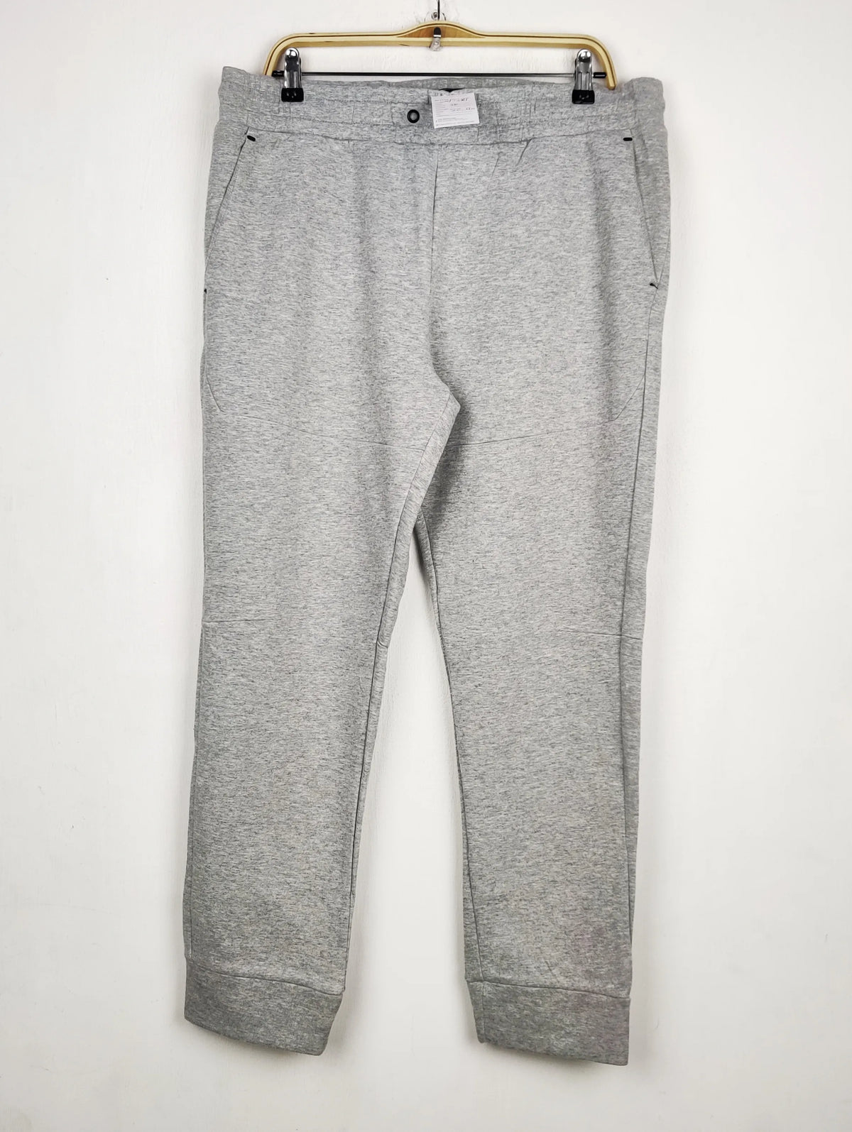 Buy online pre-used pre-loved 100% authentic & Original branded Workout (WMT-581) available in Pakistan. Top international brands avilable.