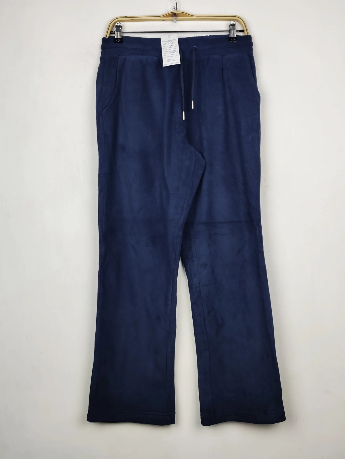 Buy online pre-used pre-loved 100% authentic & Original branded Damart (WMT-85) available in Pakistan. Top international brands avilable.
