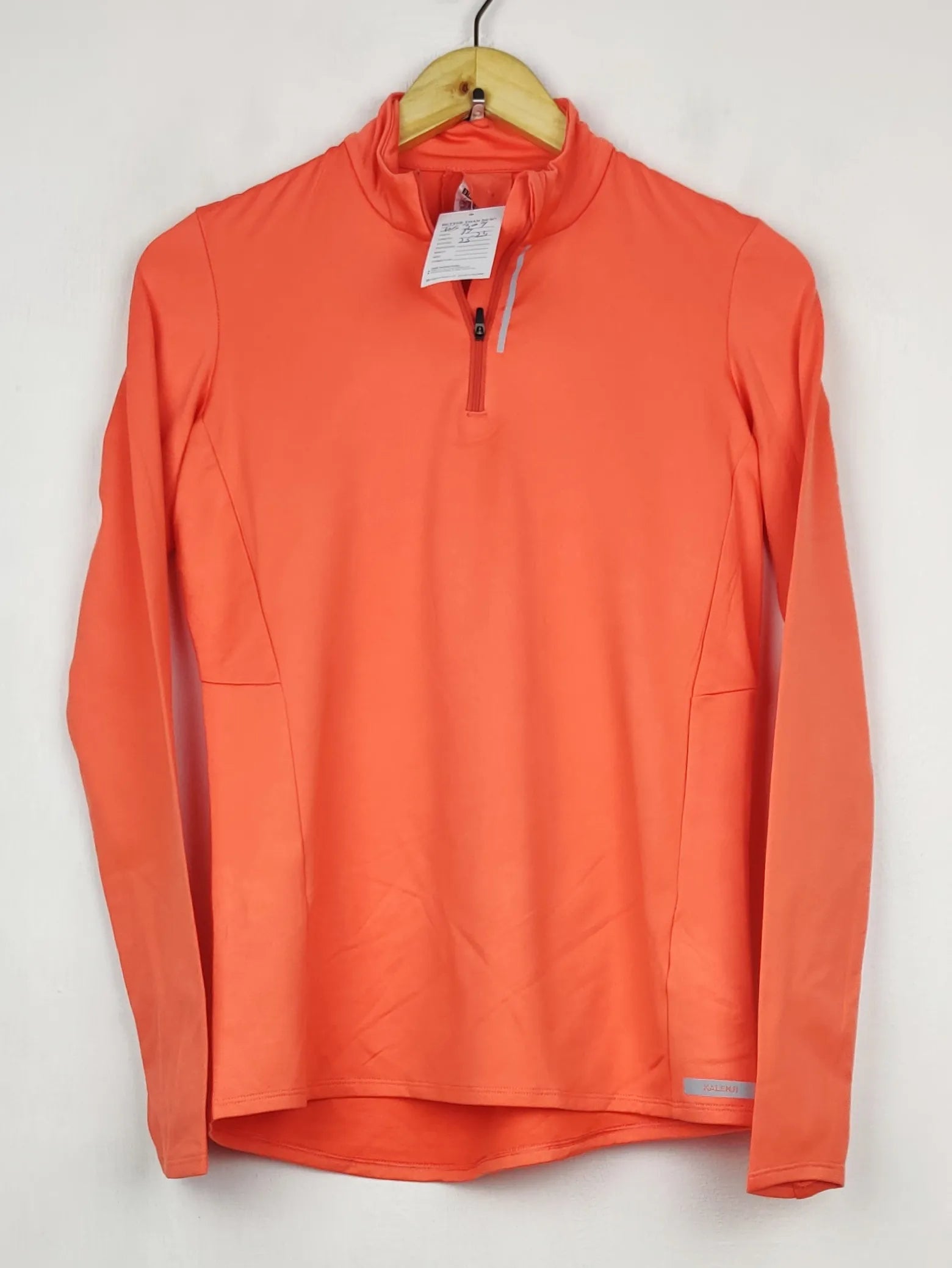 Buy online pre-used pre-loved 100% authentic & Original branded Decathlon (WS-309) available in Pakistan. Top international brands avilable.