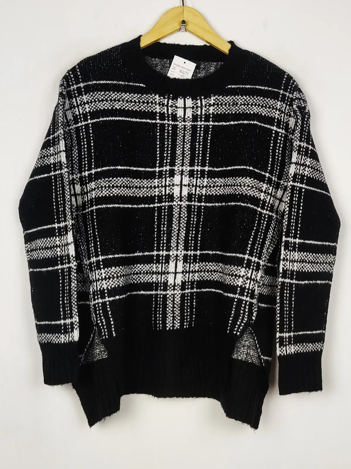 Buy online pre-used pre-loved 100% authentic & Original branded Marks & Spencer (WT-10545) available in Pakistan. Top international brands avilable.