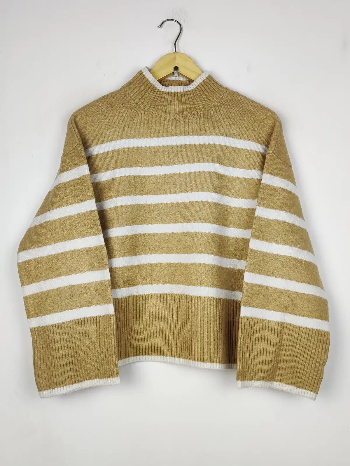 Buy online pre-used pre-loved 100% authentic & Original branded F&F (WT-10586) available in Pakistan. Top international brands avilable.