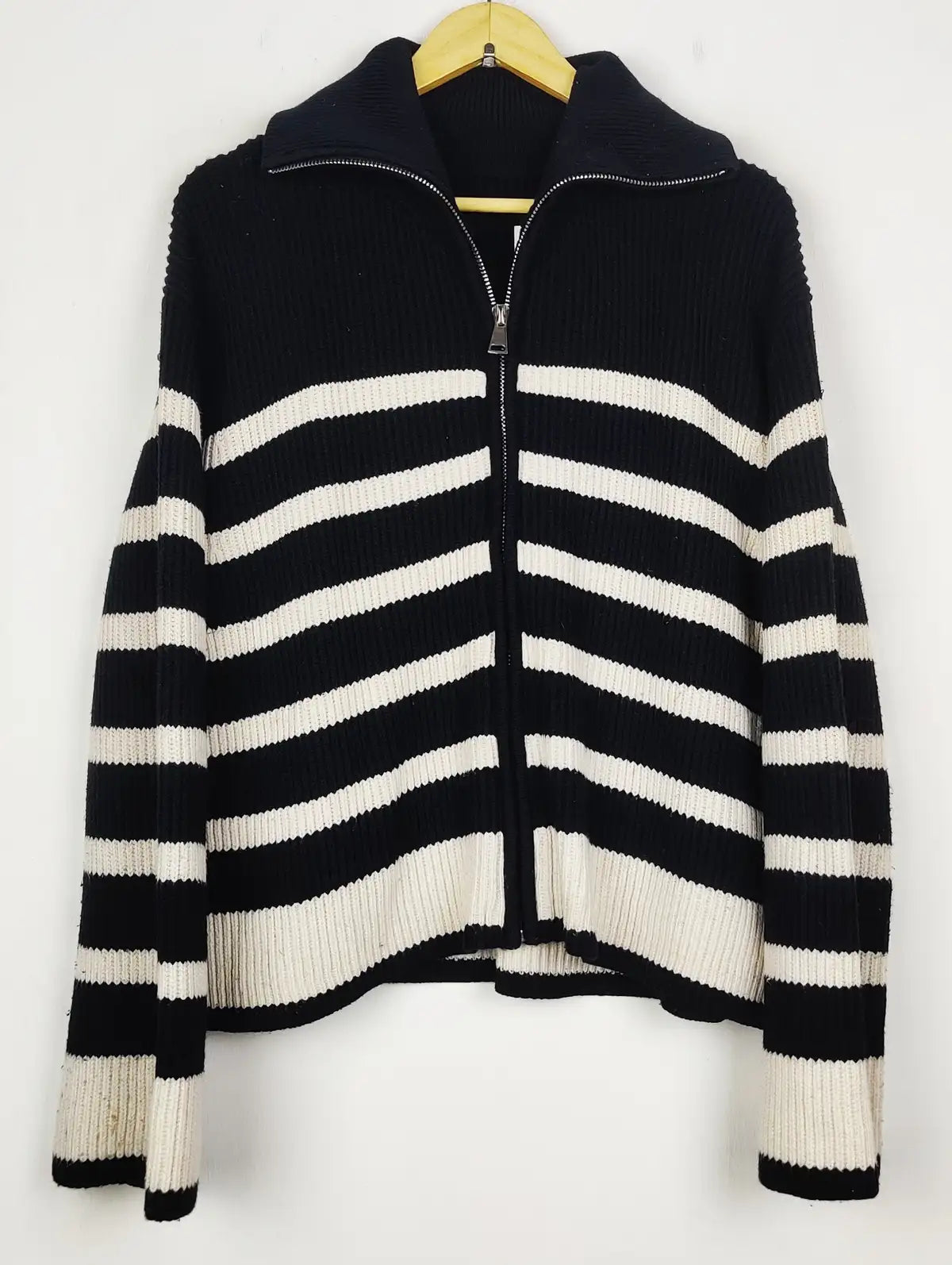 Buy online pre-used pre-loved 100% authentic & Original branded Zara (WT-10627) available in Pakistan. Top international brands avilable.