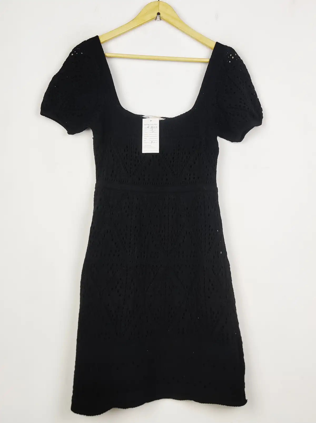 Buy online pre-used pre-loved 100% authentic & Original branded Zara (WT-10652) available in Pakistan. Top international brands avilable.