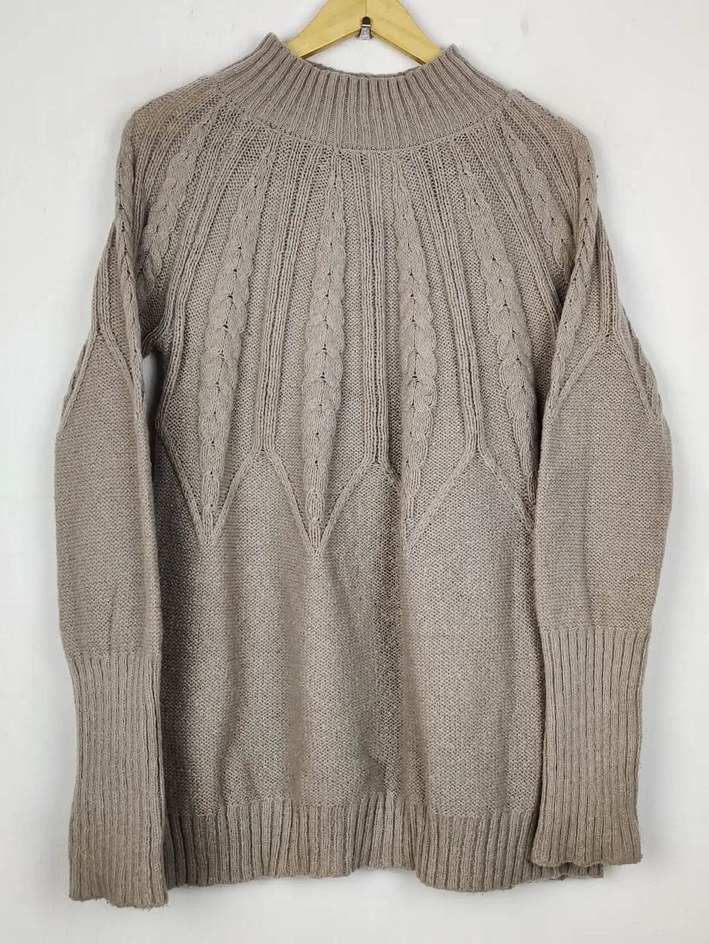 Buy online pre-used pre-loved 100% authentic & Original branded Unknown Brand (WT-10716) available in Pakistan. Top international brands avilable.