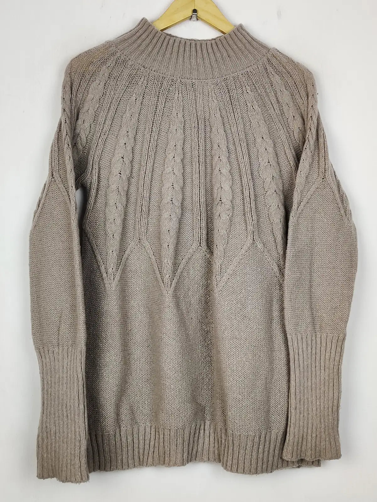 Buy online pre-used pre-loved 100% authentic & Original branded Unknown Brand (WT-10716) available in Pakistan. Top international brands avilable.