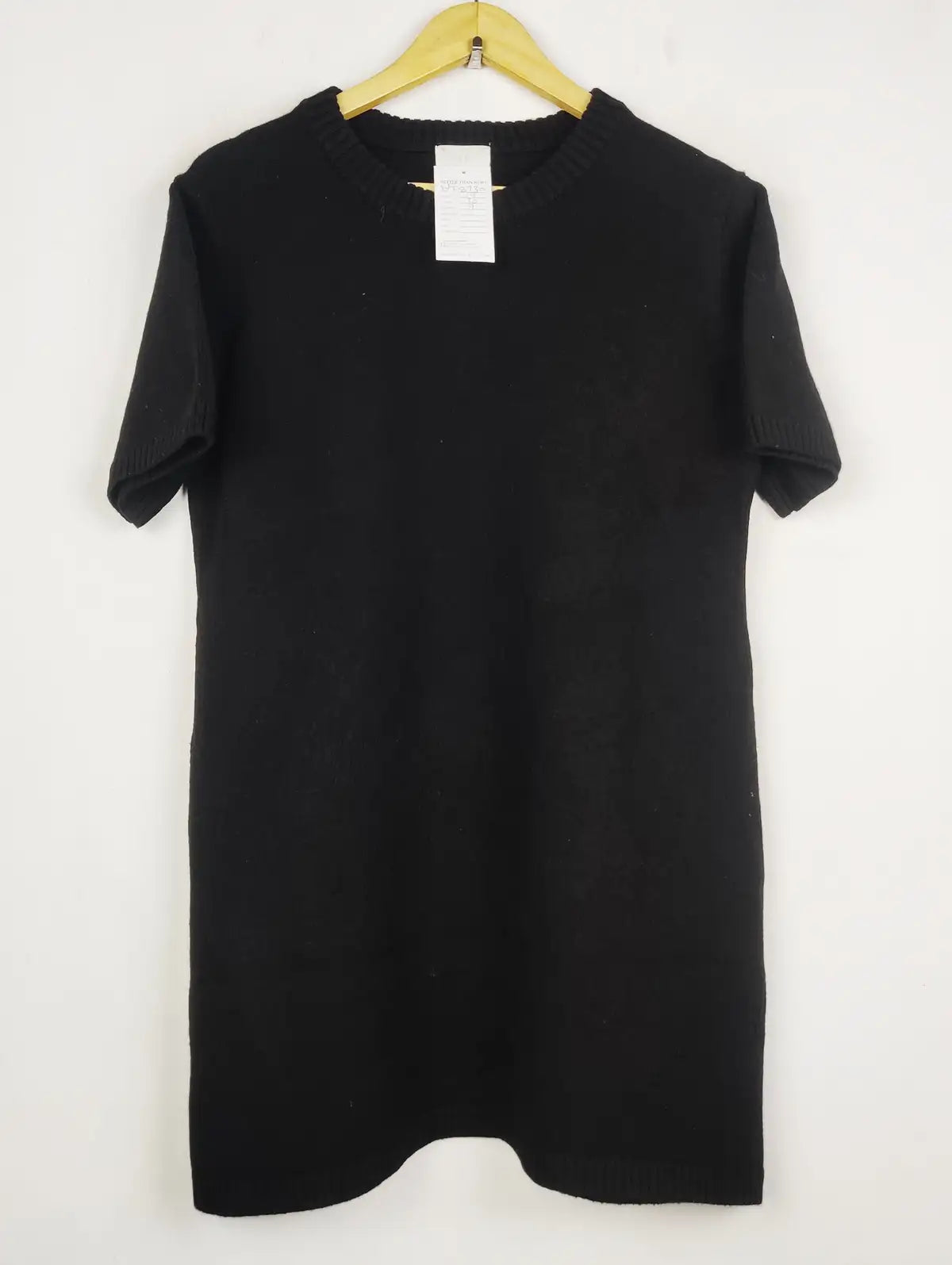 Buy online pre-used pre-loved 100% authentic & Original branded H&M (WT-10729) available in Pakistan. Top international brands avilable.