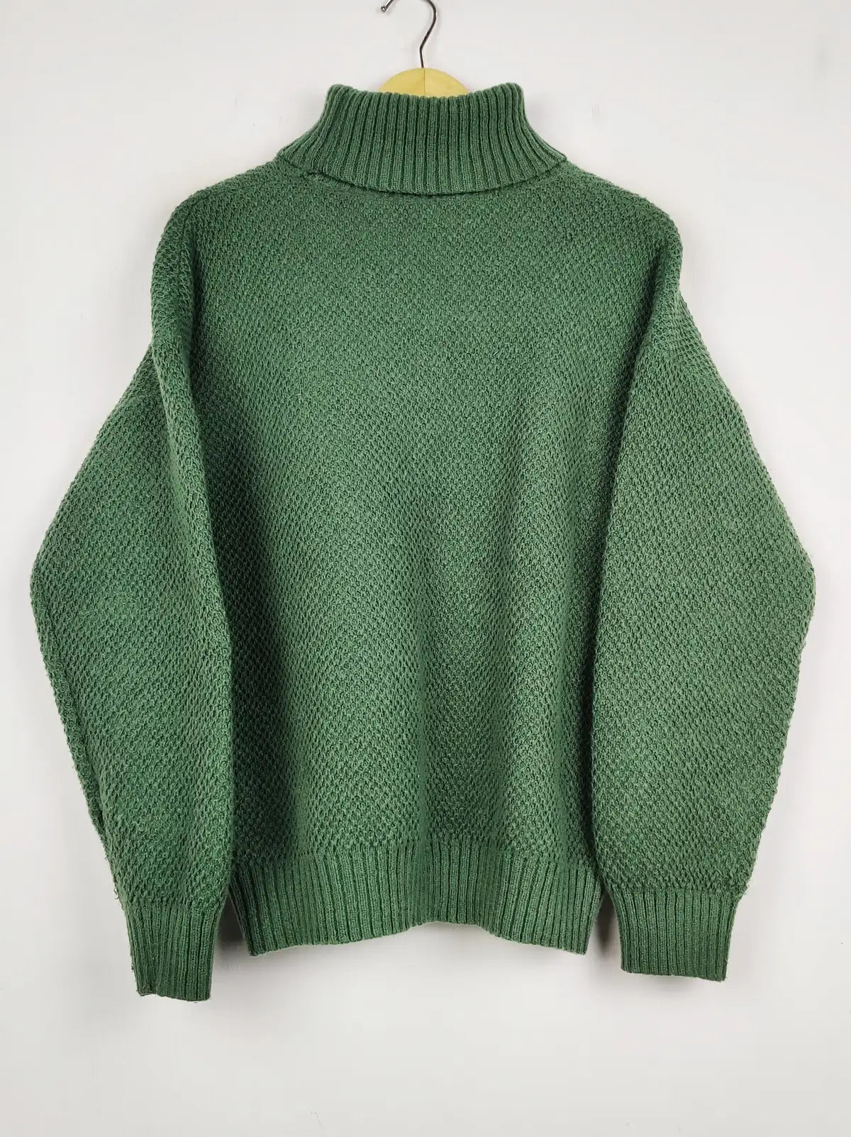 Buy online pre-used pre-loved 100% authentic & Original branded Unknown Brand (WT-10731) available in Pakistan. Top international brands avilable.