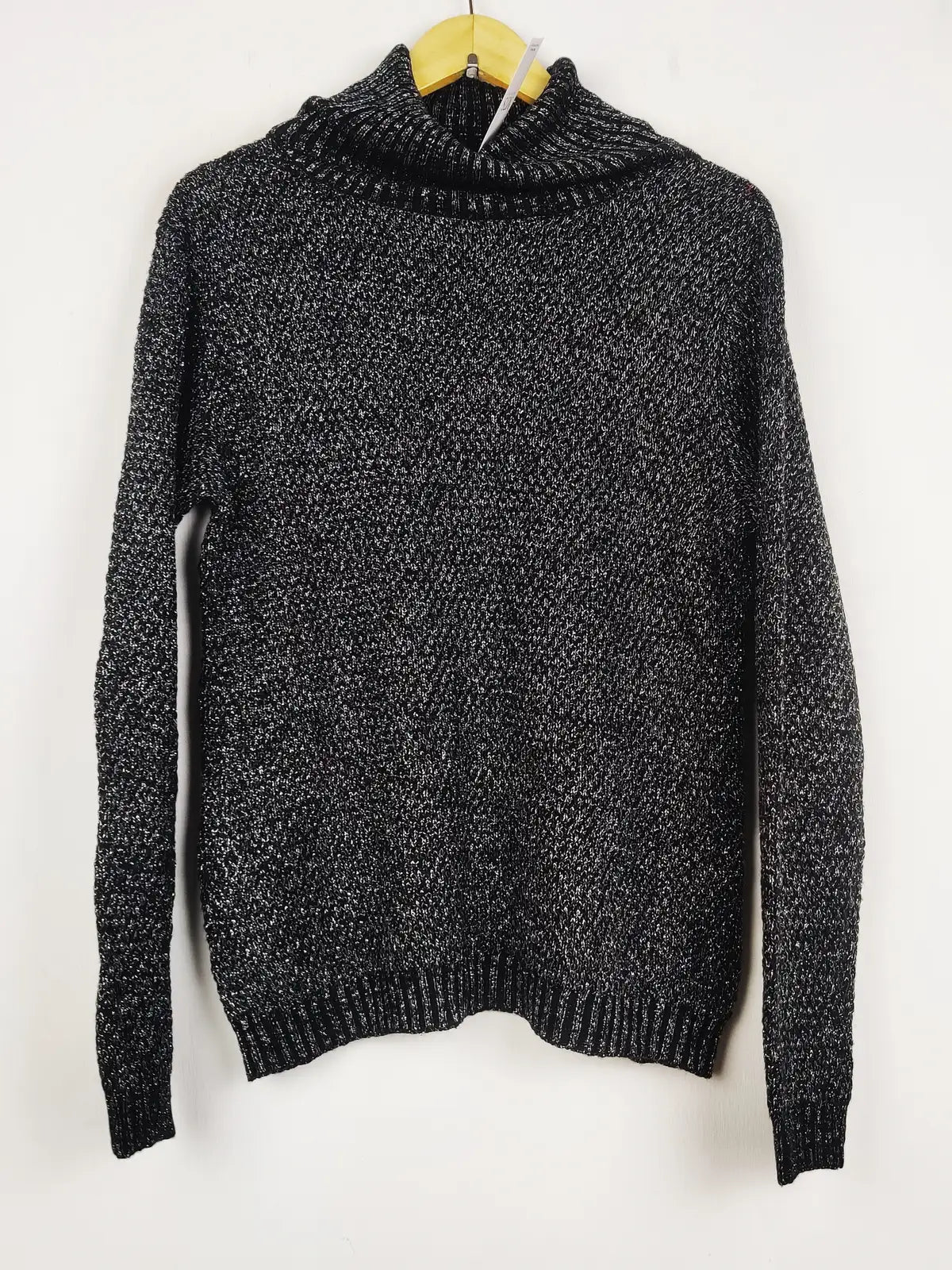 Buy online pre-used pre-loved 100% authentic & Original branded Unknown Brand (WT-10736) available in Pakistan. Top international brands avilable.