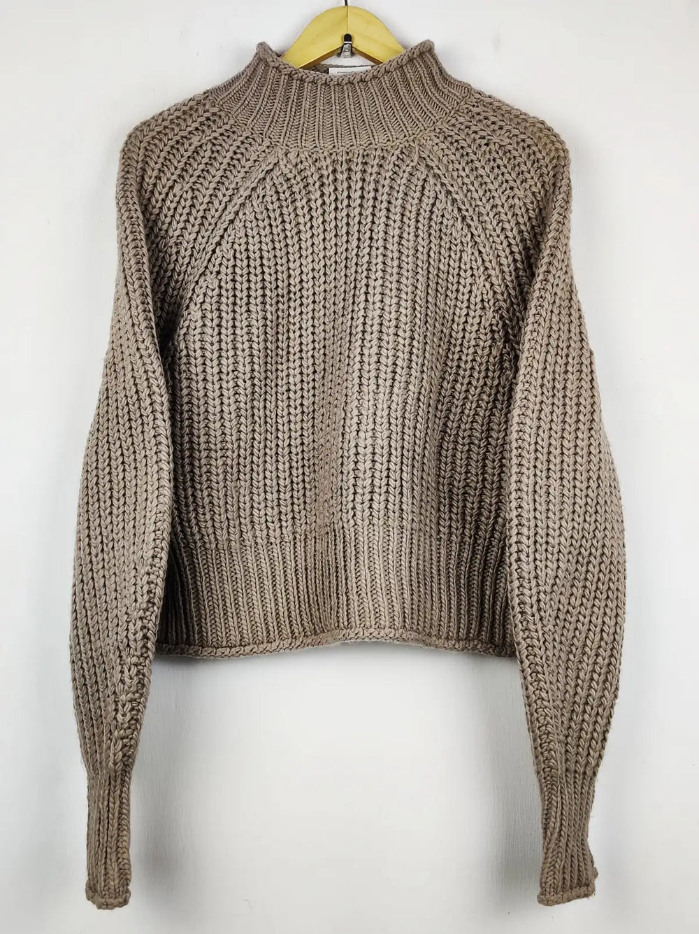 Buy online pre-used pre-loved 100% authentic & Original branded H&M (WT-10774) available in Pakistan. Top international brands avilable.