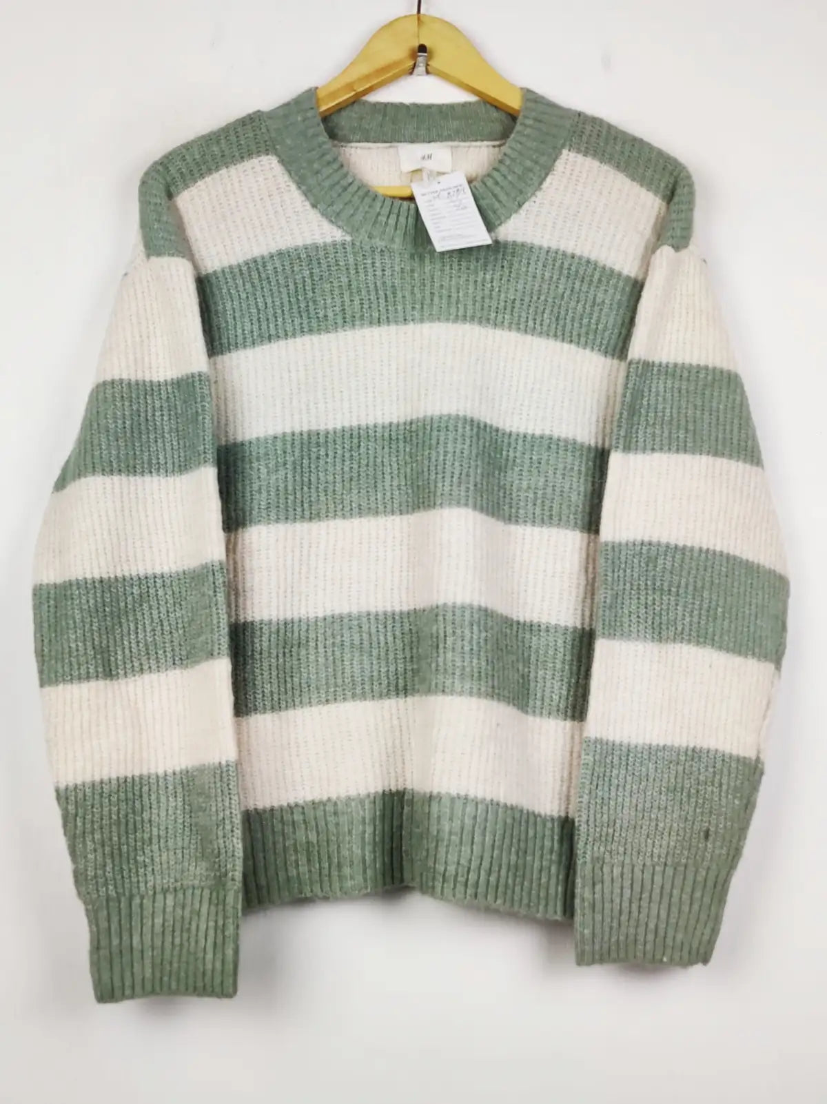 Buy online pre-used pre-loved 100% authentic & Original branded H&M (WT-10786) available in Pakistan. Top international brands avilable.