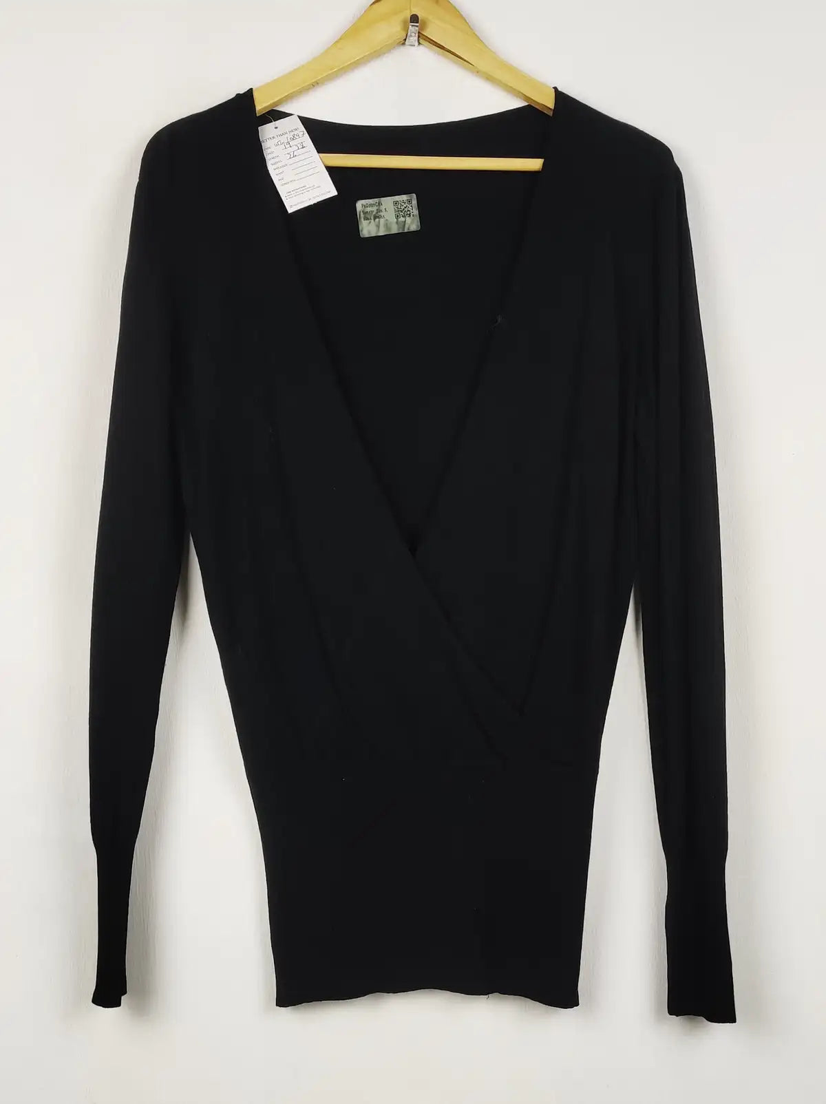 Buy online pre-used pre-loved 100% authentic & Original branded Unknown Brand (WT-10897) available in Pakistan. Top international brands avilable.
