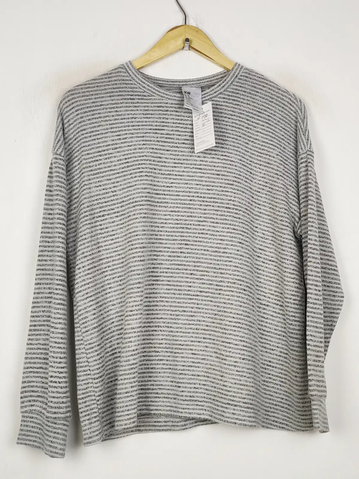 Buy online pre-used pre-loved 100% authentic & Original branded H&M (WT-10930) available in Pakistan. Top international brands avilable.