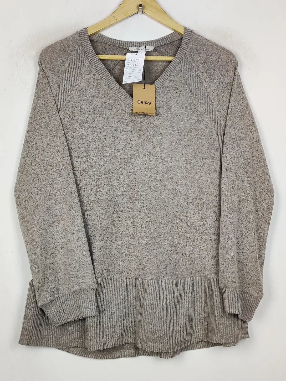 Buy online pre-used pre-loved 100% authentic & Original branded Annelliesys (WT-10955) available in Pakistan. Top international brands avilable.