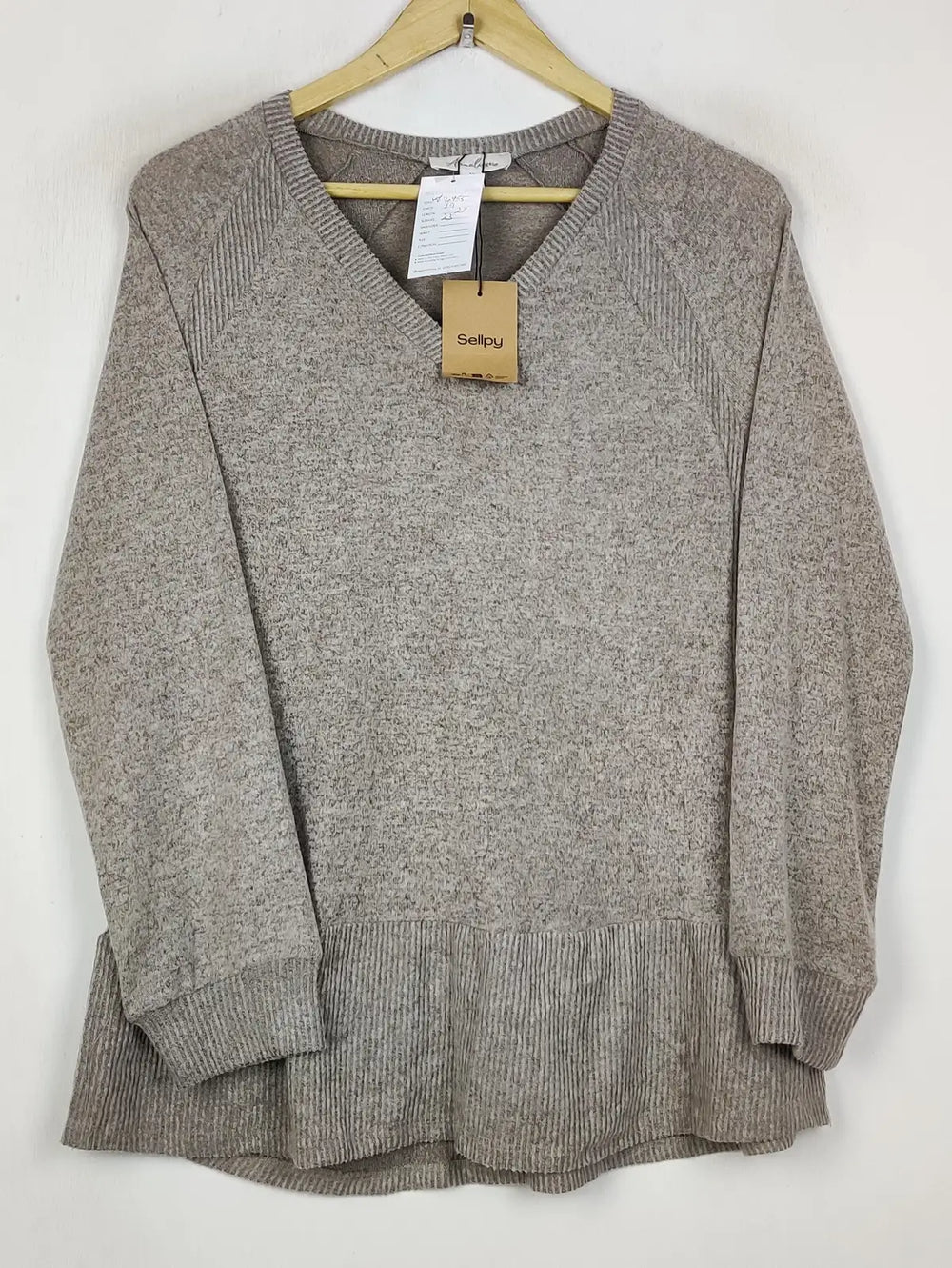 Buy online pre-used pre-loved 100% authentic & Original branded Annelliesys (WT-10955) available in Pakistan. Top international brands avilable.