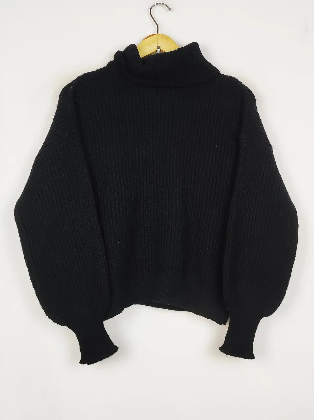 Buy online pre-used pre-loved 100% authentic & Original branded Unknown Brand (WT-10985) available in Pakistan. Top international brands avilable.