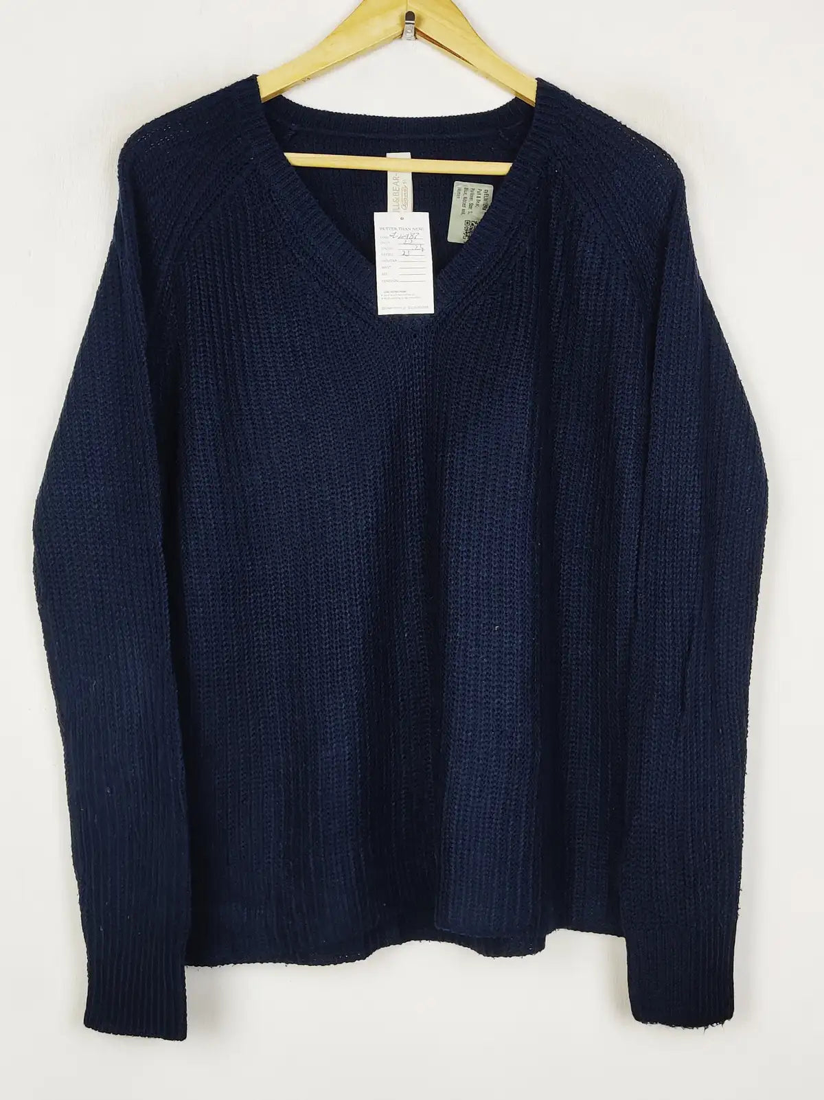 Buy online pre-used pre-loved 100% authentic & Original branded Pull & Bears (WT-10987) available in Pakistan. Top international brands avilable.