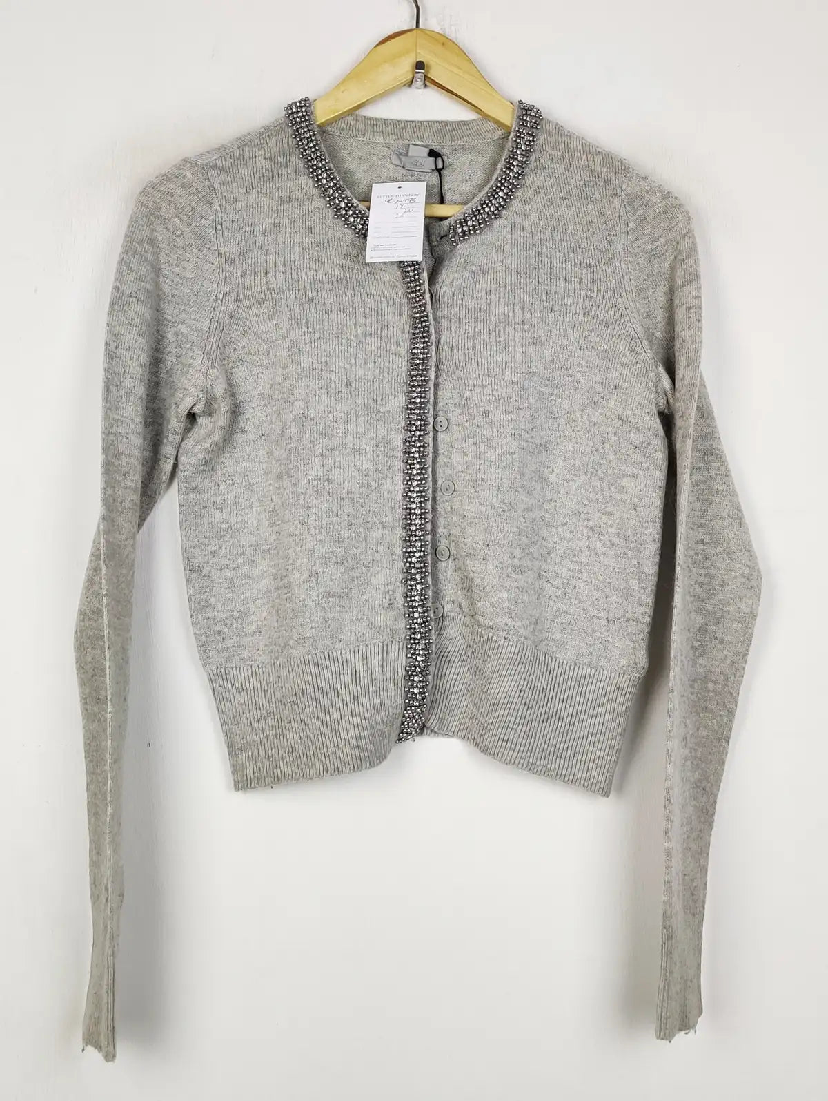 Buy online pre-used pre-loved 100% authentic & Original branded H&M (WT-10993) available in Pakistan. Top international brands avilable.