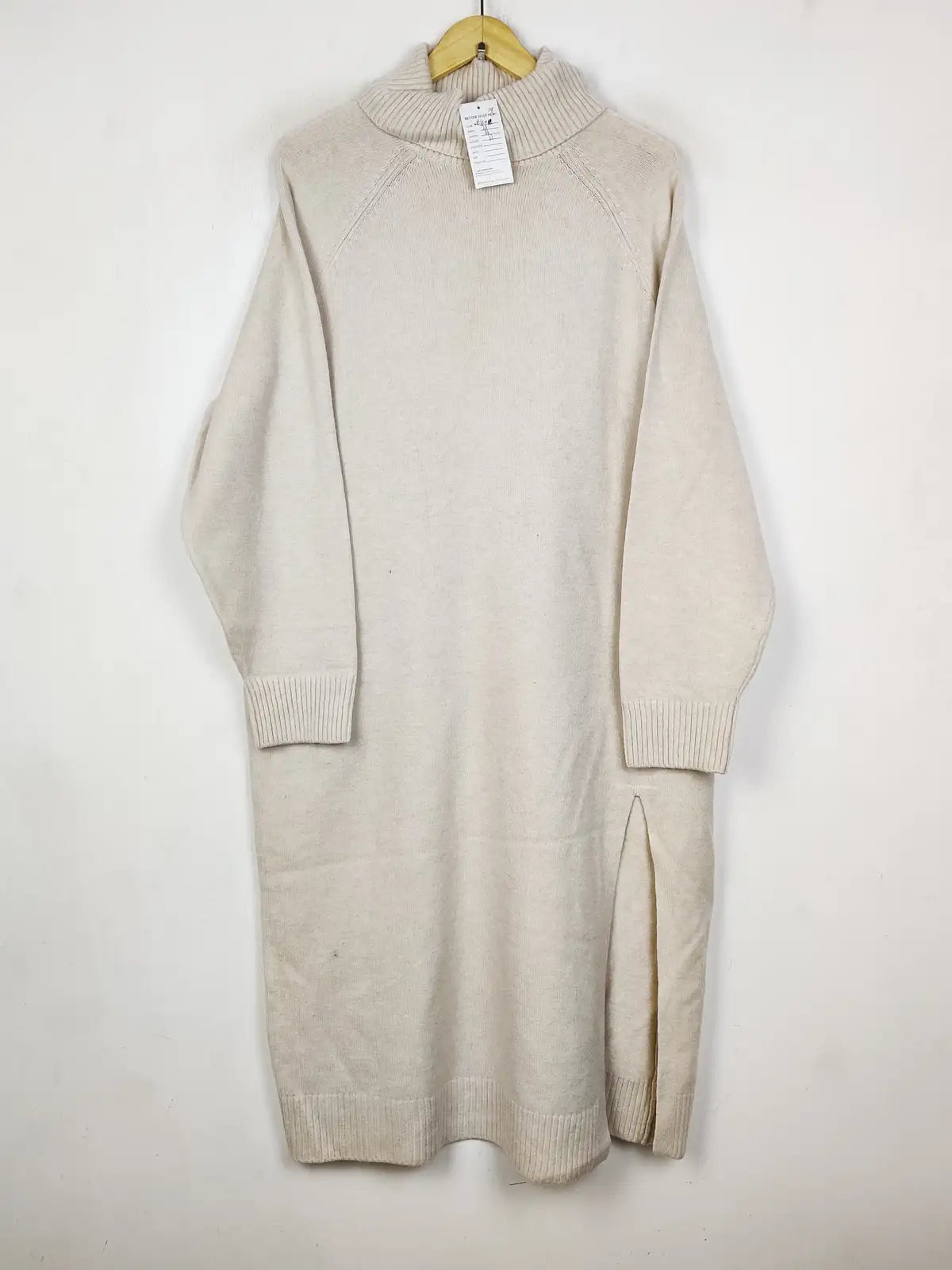 Buy online pre-used pre-loved 100% authentic & Original branded H&M (WT-11019) available in Pakistan. Top international brands avilable.