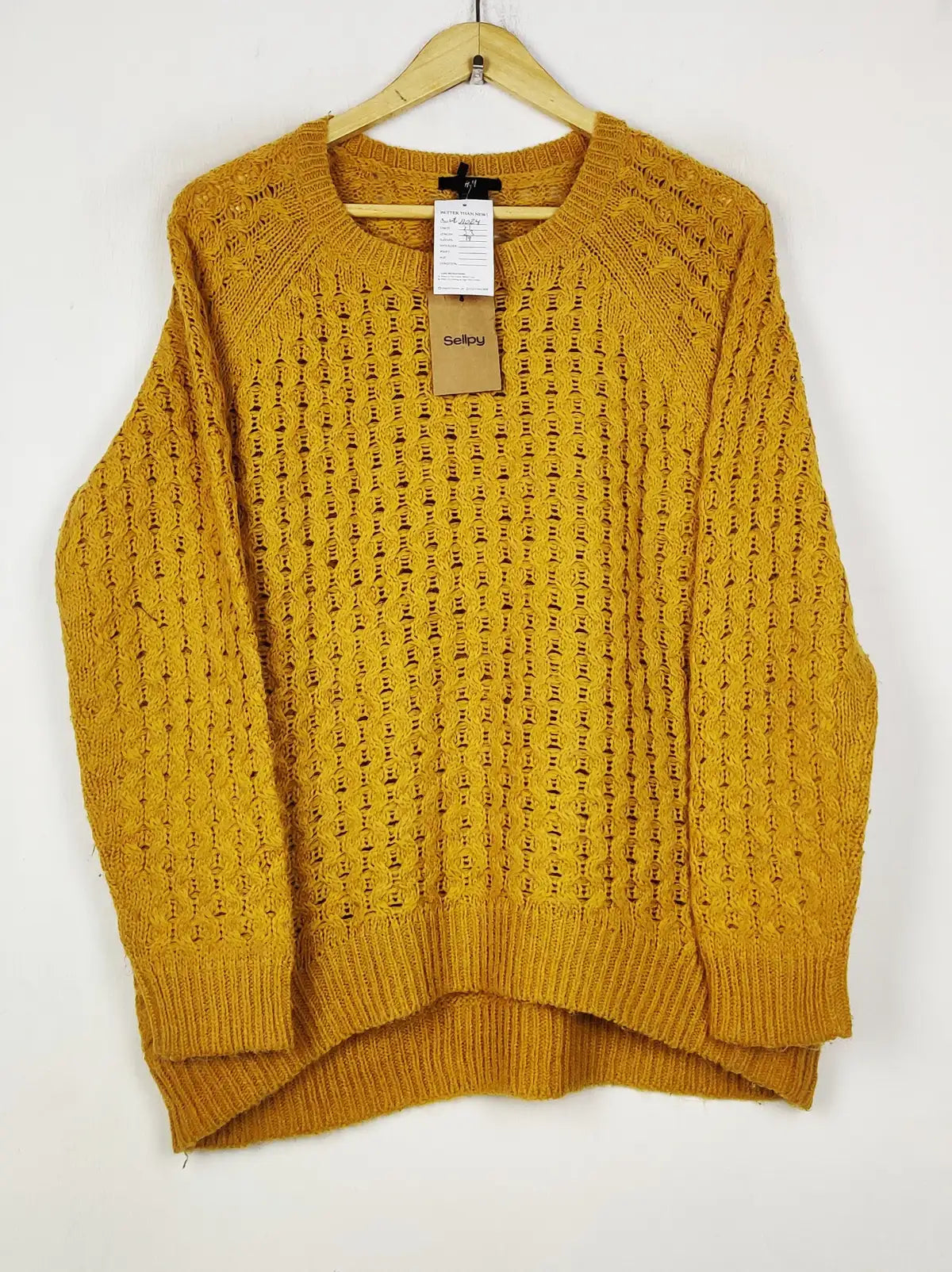 Buy online pre-used pre-loved 100% authentic & Original branded H&M (WT-11024) available in Pakistan. Top international brands avilable.