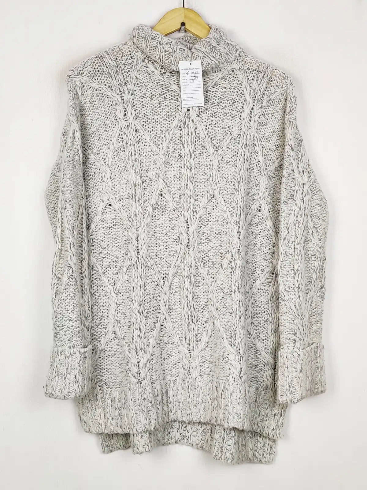 Buy online pre-used pre-loved 100% authentic & Original branded H&M (WT-11033) available in Pakistan. Top international brands avilable.