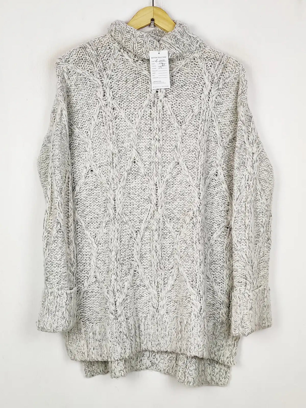 Buy online pre-used pre-loved 100% authentic & Original branded H&M (WT-11033) available in Pakistan. Top international brands avilable.