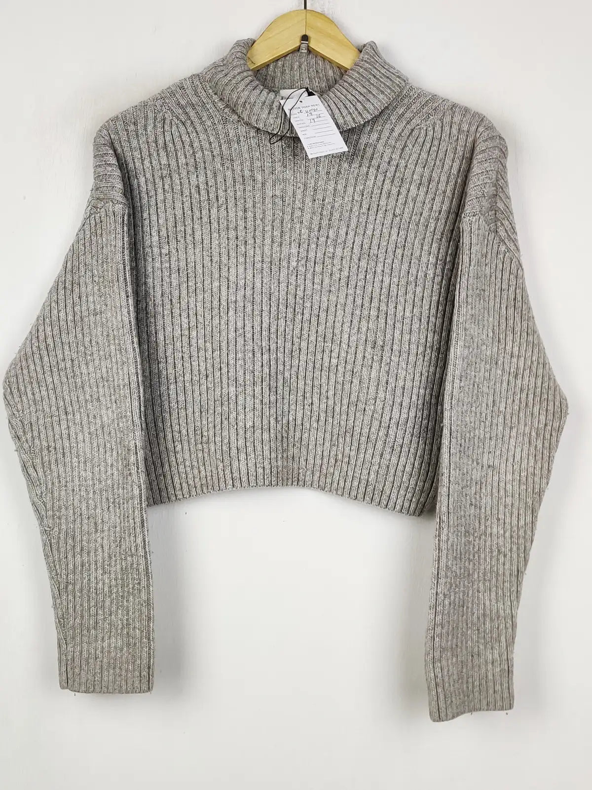 Buy online pre-used pre-loved 100% authentic & Original branded H&M (WT-11040) available in Pakistan. Top international brands avilable.