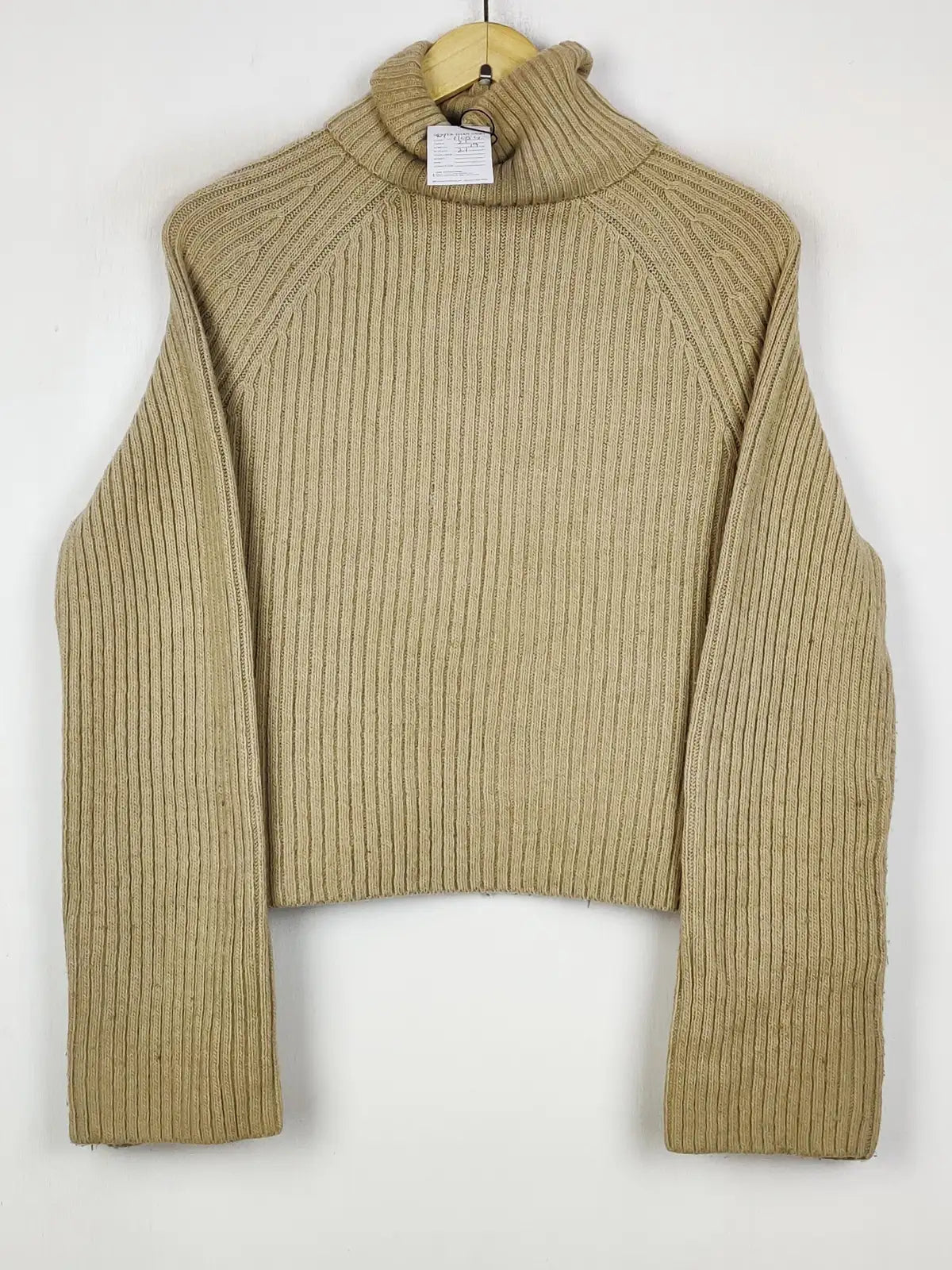Buy online pre-used pre-loved 100% authentic & Original branded H&M (WT-11054) available in Pakistan. Top international brands avilable.