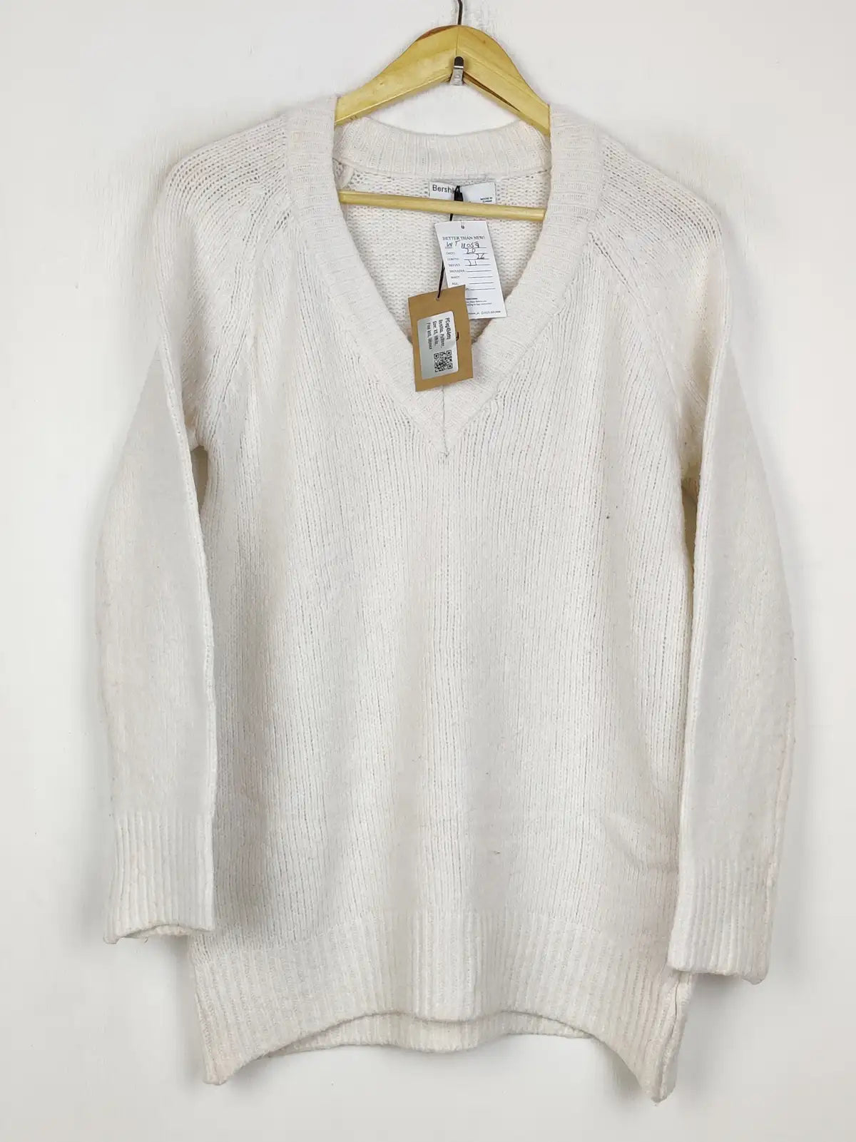 Buy online pre-used pre-loved 100% authentic & Original branded Bershka (WT-11059) available in Pakistan. Top international brands avilable.