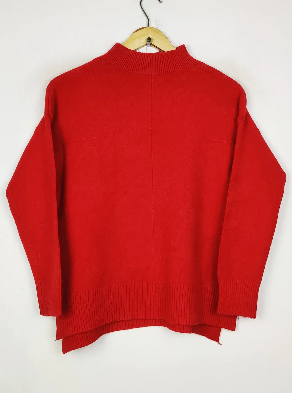 Buy online pre-used pre-loved 100% authentic & Original branded Unknown Brand (WT-11065) available in Pakistan. Top international brands avilable.