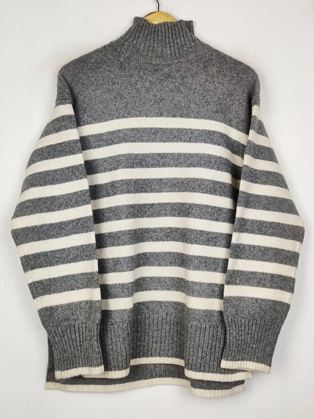 Buy online pre-used pre-loved 100% authentic & Original branded H&M (WT-11066) available in Pakistan. Top international brands avilable.