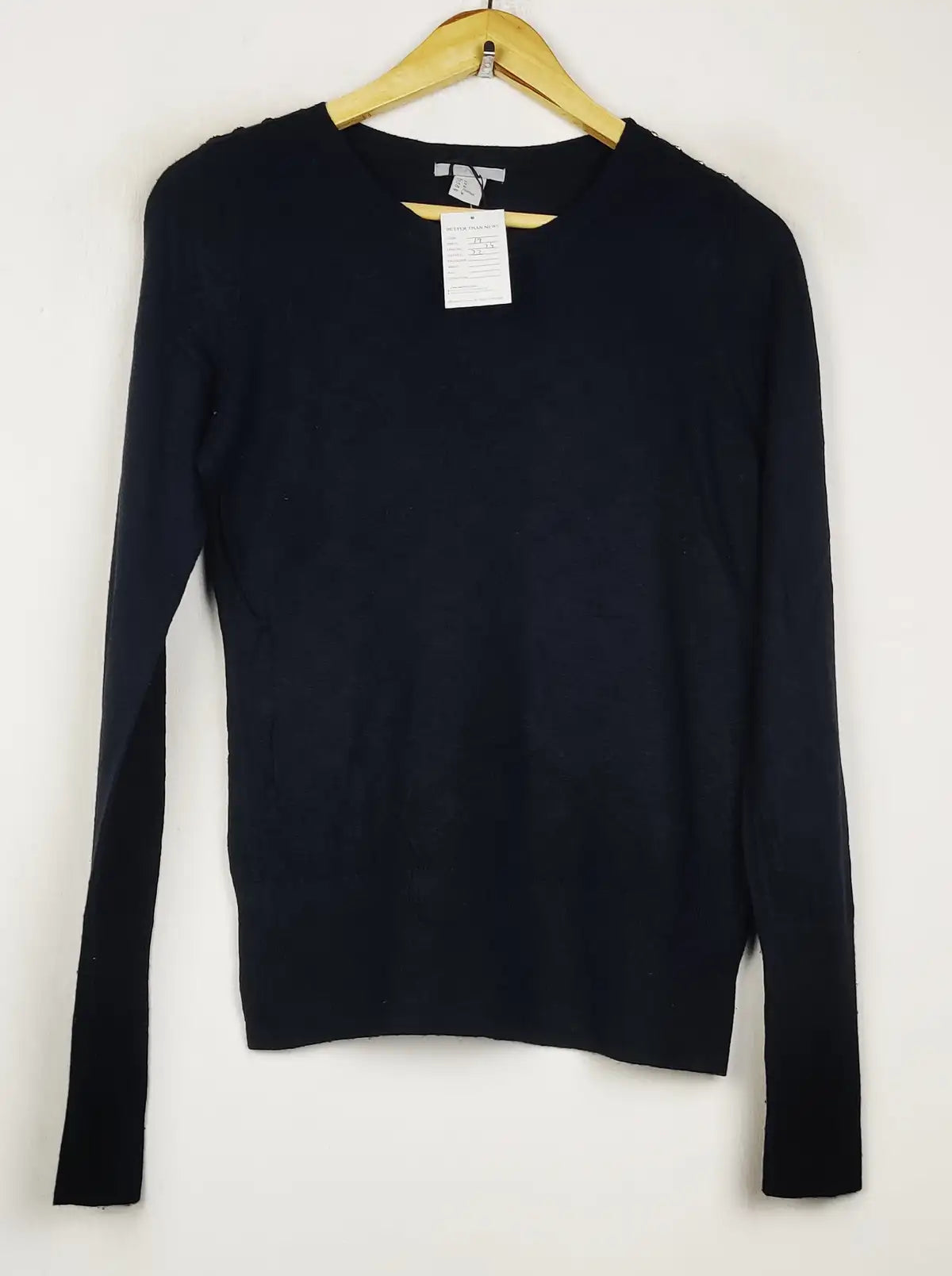 Buy online pre-used pre-loved 100% authentic & Original branded H&M (WT-11152) available in Pakistan. Top international brands avilable.