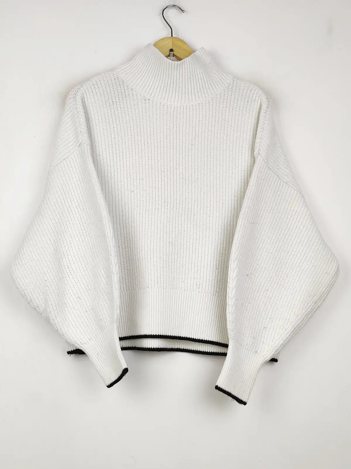 Buy online pre-used pre-loved 100% authentic & Original branded H&M (WT-11156) available in Pakistan. Top international brands avilable.