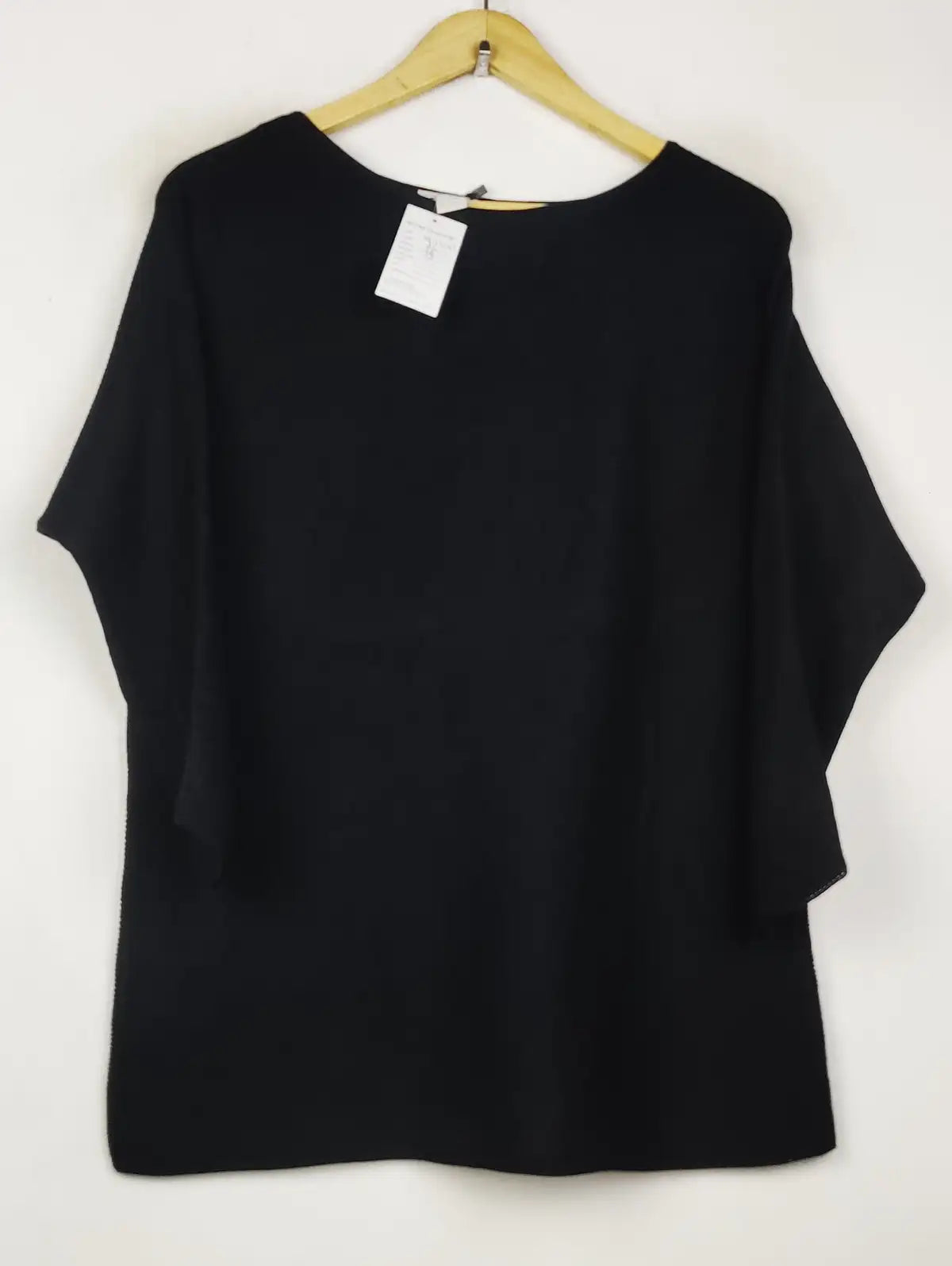 Buy online pre-used pre-loved 100% authentic & Original branded H&M (WT-11157) available in Pakistan. Top international brands avilable.