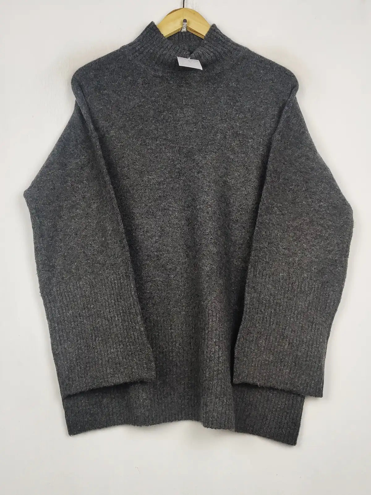 Buy online pre-used pre-loved 100% authentic & Original branded F&F (WT-11216) available in Pakistan. Top international brands avilable.