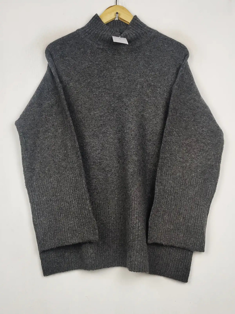 Buy online pre-used pre-loved 100% authentic & Original branded F&F (WT-11216) available in Pakistan. Top international brands avilable.