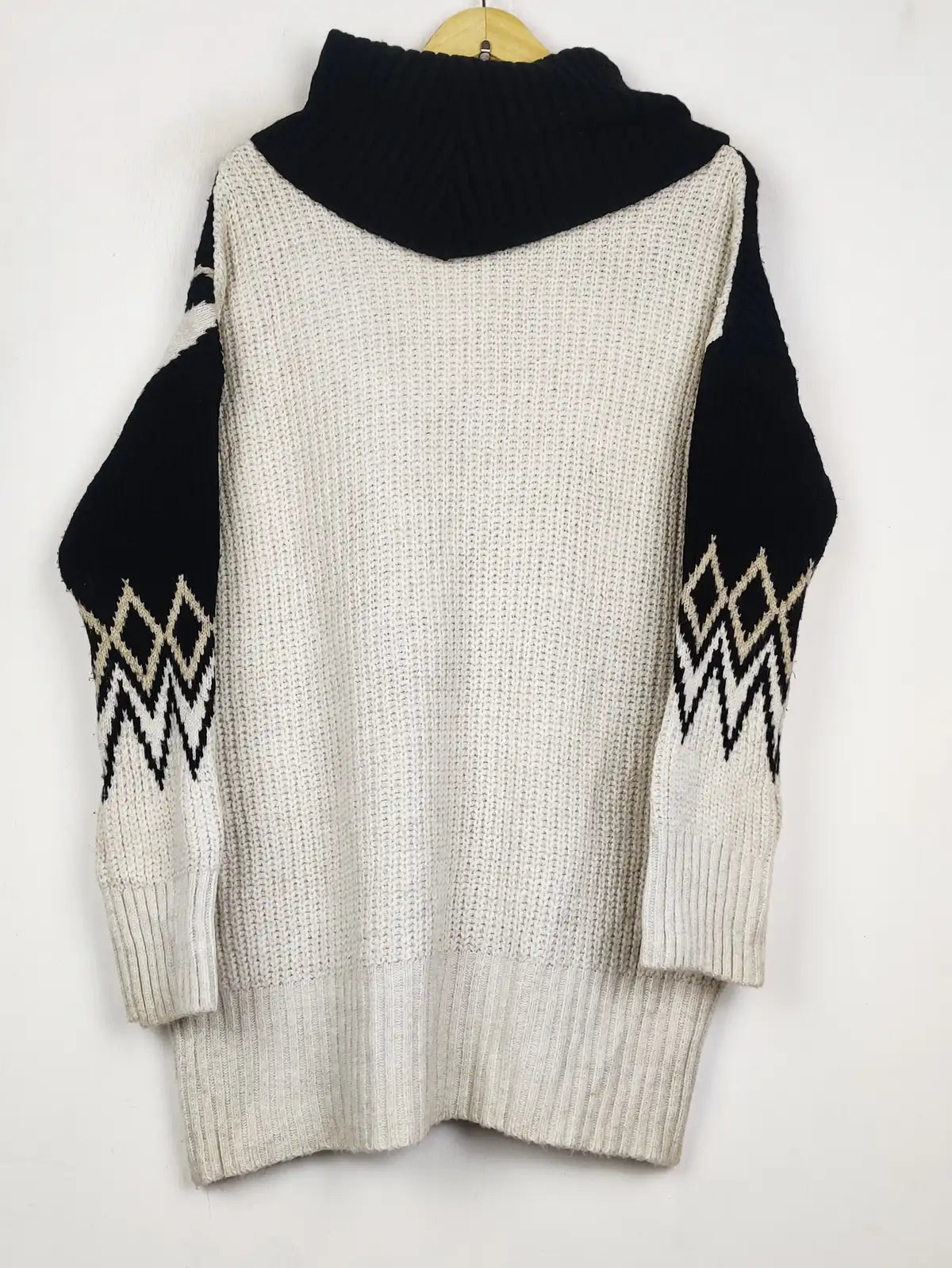 Buy online pre-used pre-loved 100% authentic & Original branded River Island (WT-11253) available in Pakistan. Top international brands avilable.
