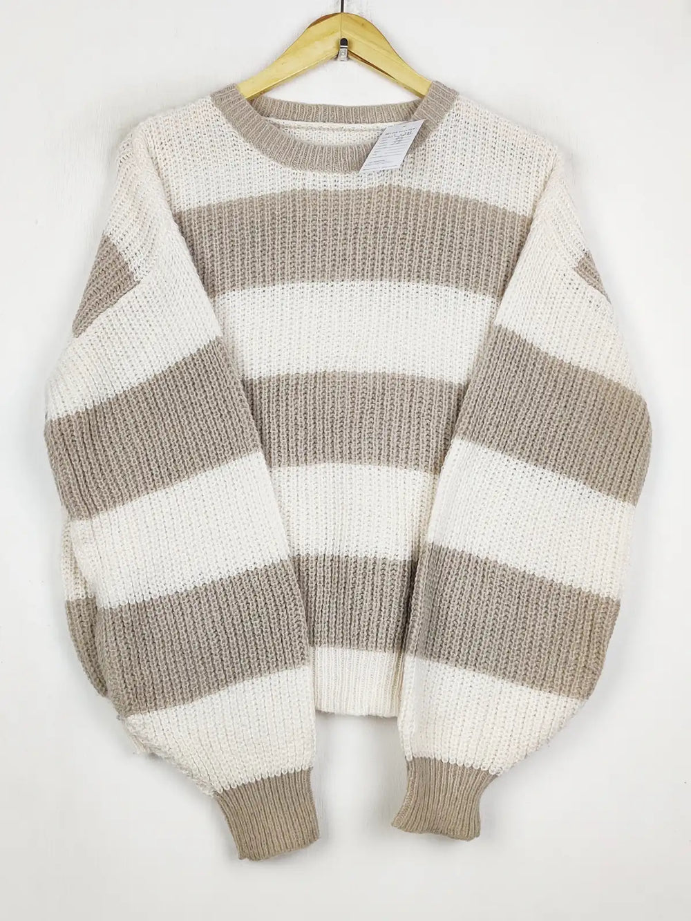 Buy online pre-used pre-loved 100% authentic & Original branded Unknown Brand (WT-11273) available in Pakistan. Top international brands avilable.