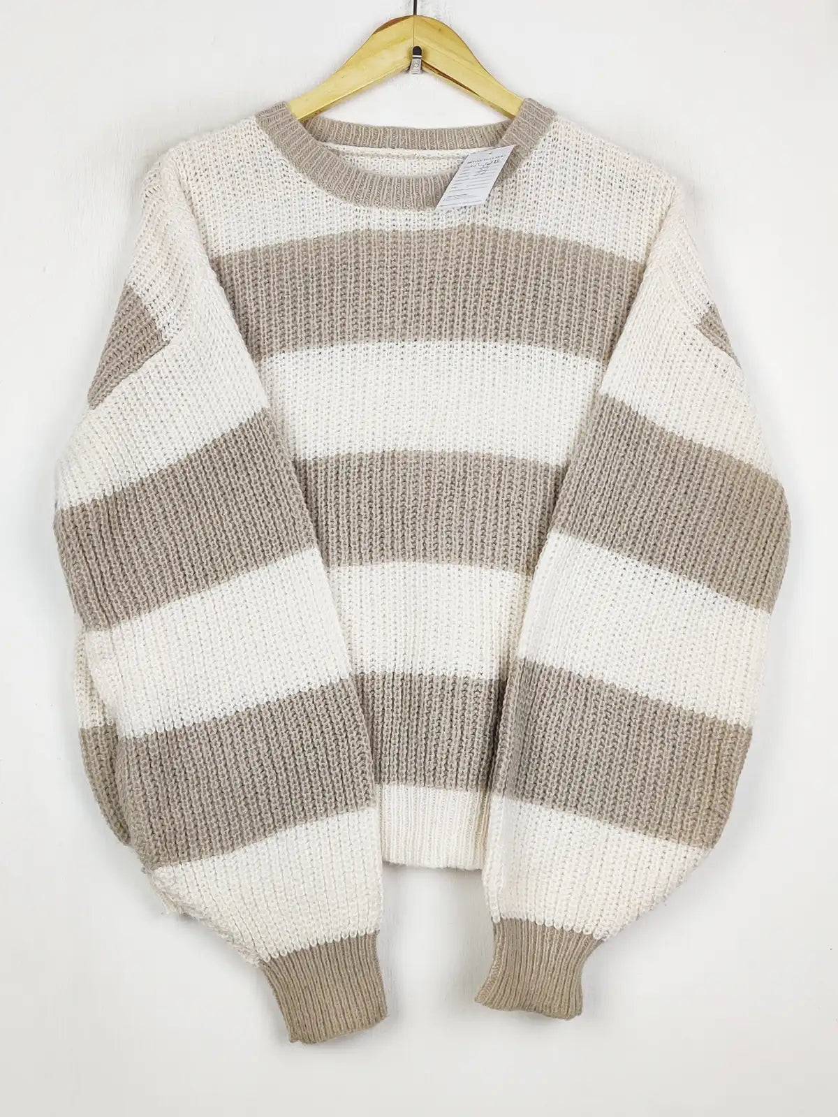 Buy online pre-used pre-loved 100% authentic & Original branded Unknown Brand (WT-11273) available in Pakistan. Top international brands avilable.
