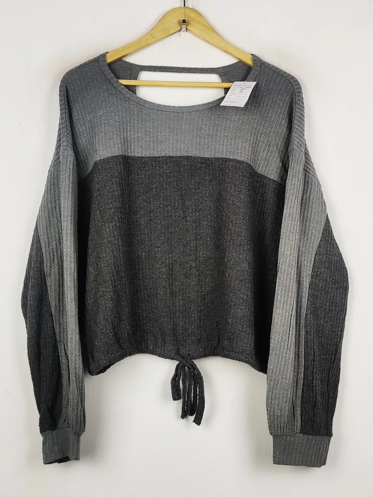 Buy online pre-used pre-loved 100% authentic & Original branded Hollister (WT-11280) available in Pakistan. Top international brands avilable.