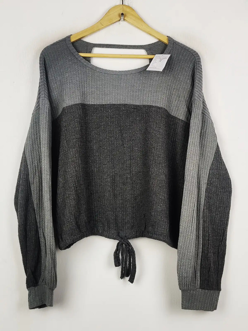 Buy online pre-used pre-loved 100% authentic & Original branded Hollister (WT-11280) available in Pakistan. Top international brands avilable.