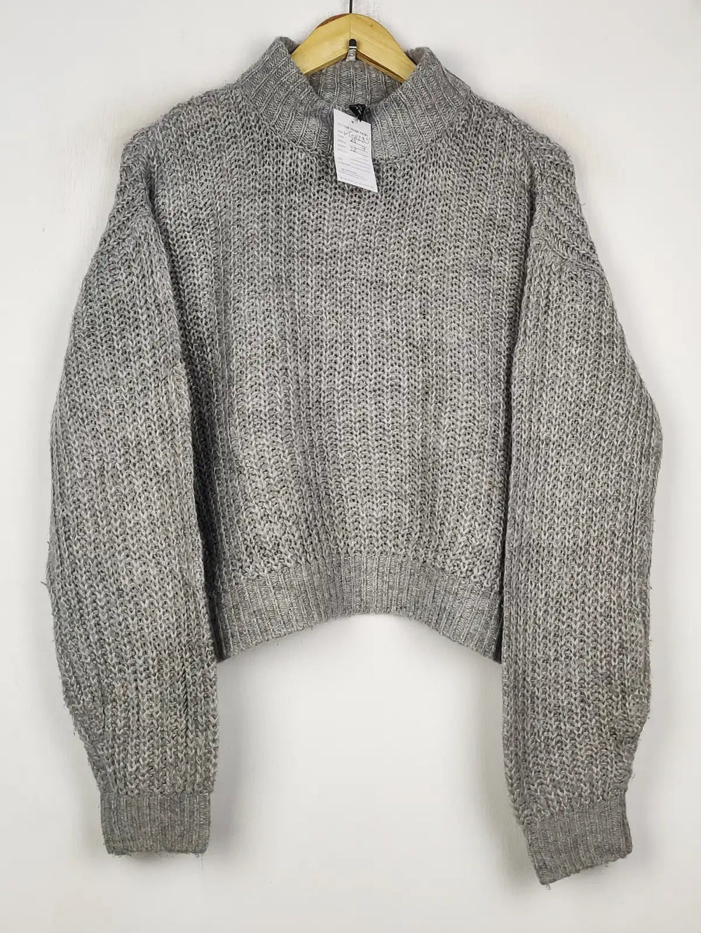 Buy online pre-used pre-loved 100% authentic & Original branded H&M (WT-11385) available in Pakistan. Top international brands avilable.
