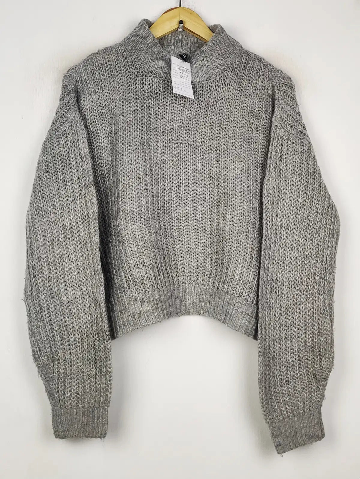 Buy online pre-used pre-loved 100% authentic & Original branded H&M (WT-11385) available in Pakistan. Top international brands avilable.