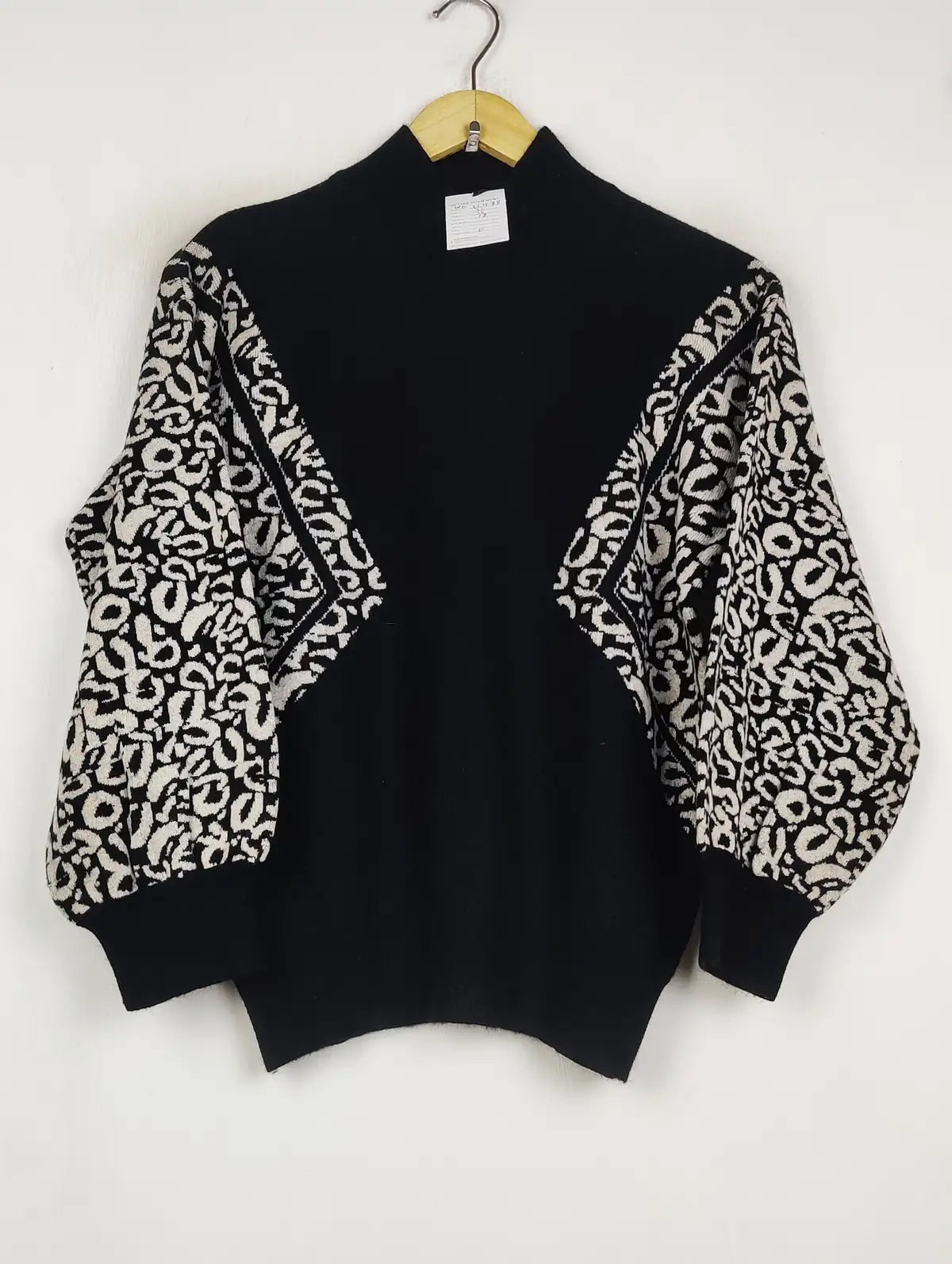 Buy online pre-used pre-loved 100% authentic & Original branded Wild Flower (WT-11438) available in Pakistan. Top international brands avilable.