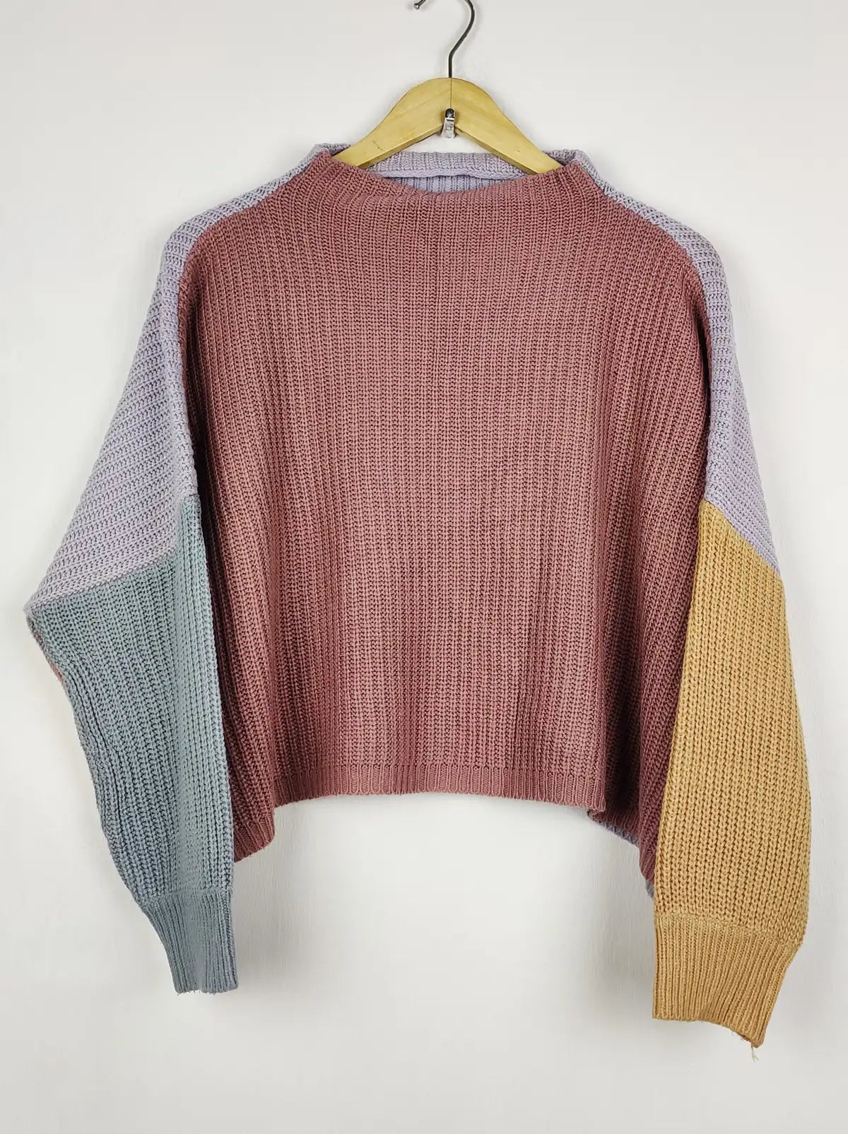 Buy online pre-used pre-loved 100% authentic & Original branded Unknown Brand (WT-11565) available in Pakistan. Top international brands avilable.