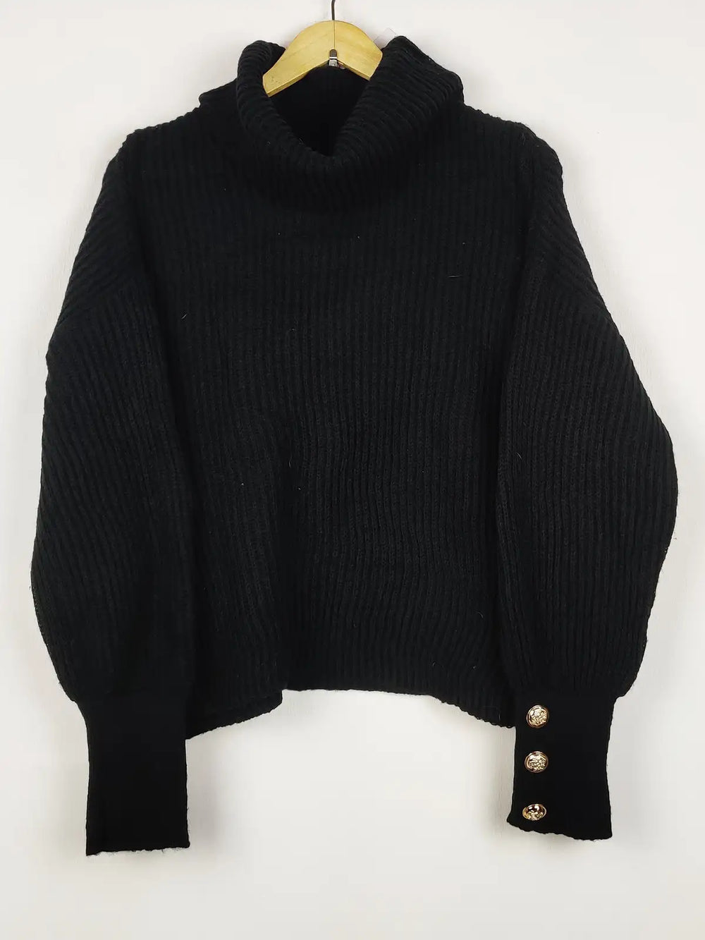 Buy online pre-used pre-loved 100% authentic & Original branded Unknown Brand (WT-11665) available in Pakistan. Top international brands avilable.