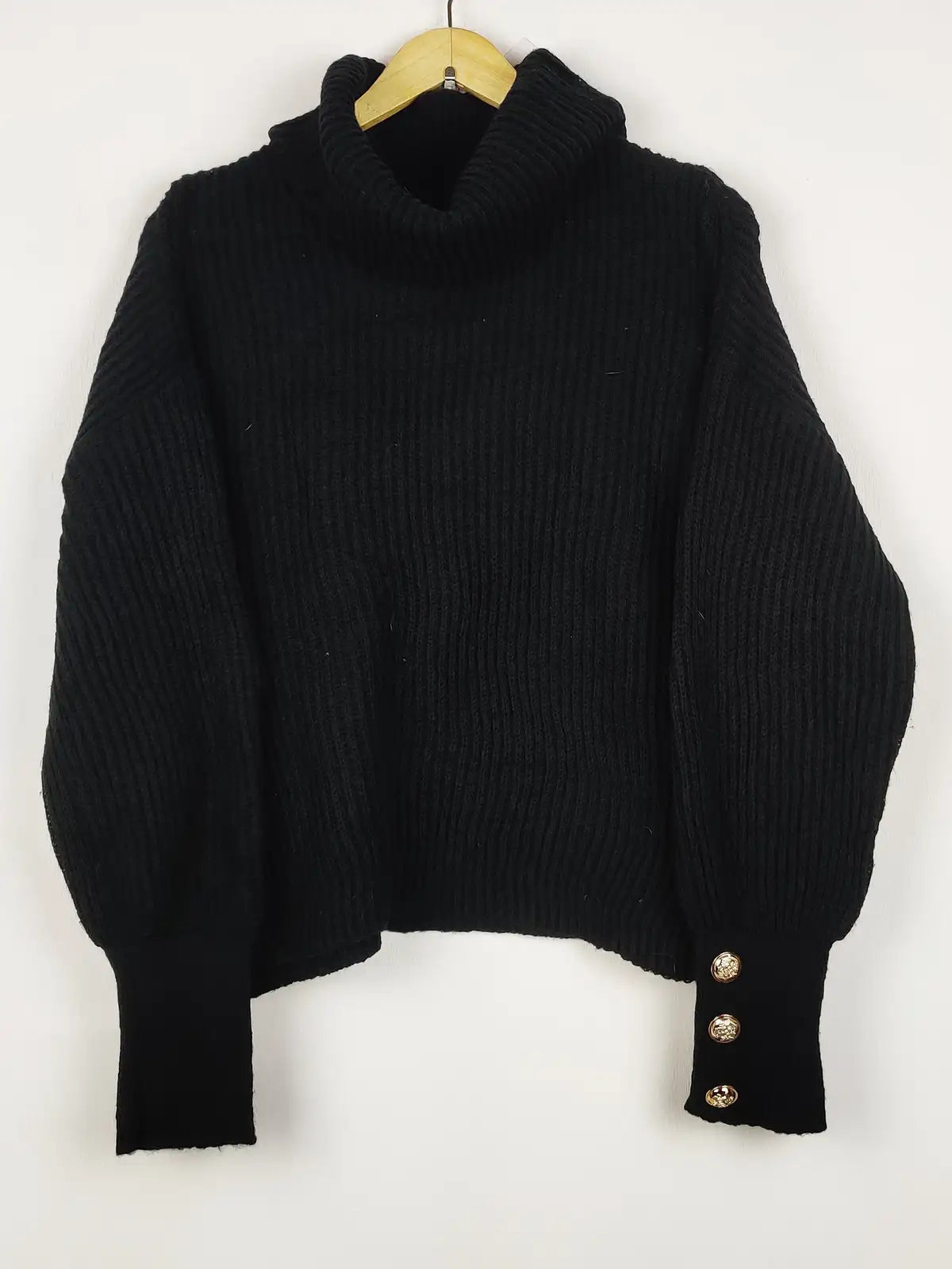 Buy online pre-used pre-loved 100% authentic & Original branded Unknown Brand (WT-11665) available in Pakistan. Top international brands avilable.