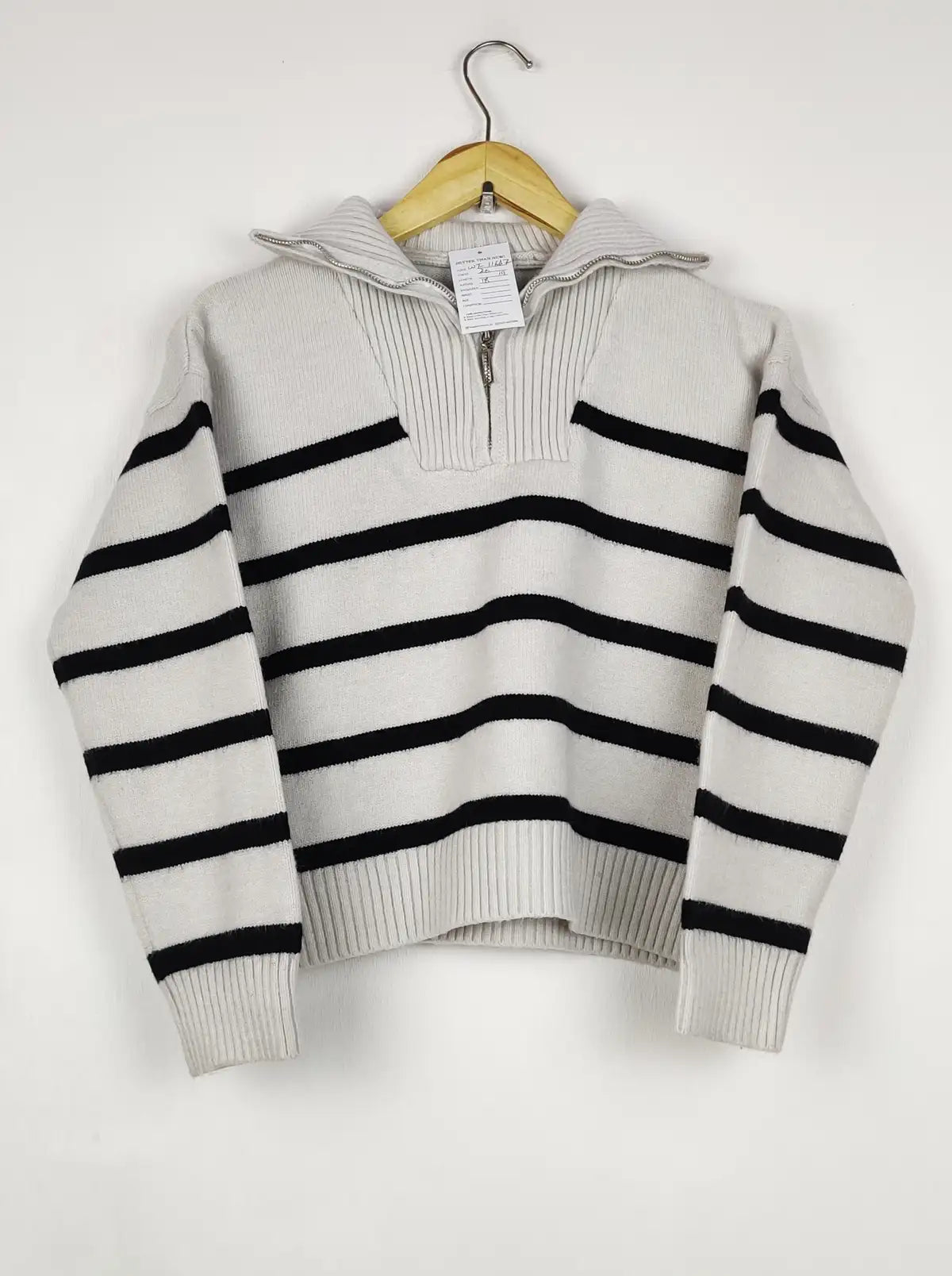 Buy online pre-used pre-loved 100% authentic & Original branded Unknown Brand (WT-11667) available in Pakistan. Top international brands avilable.